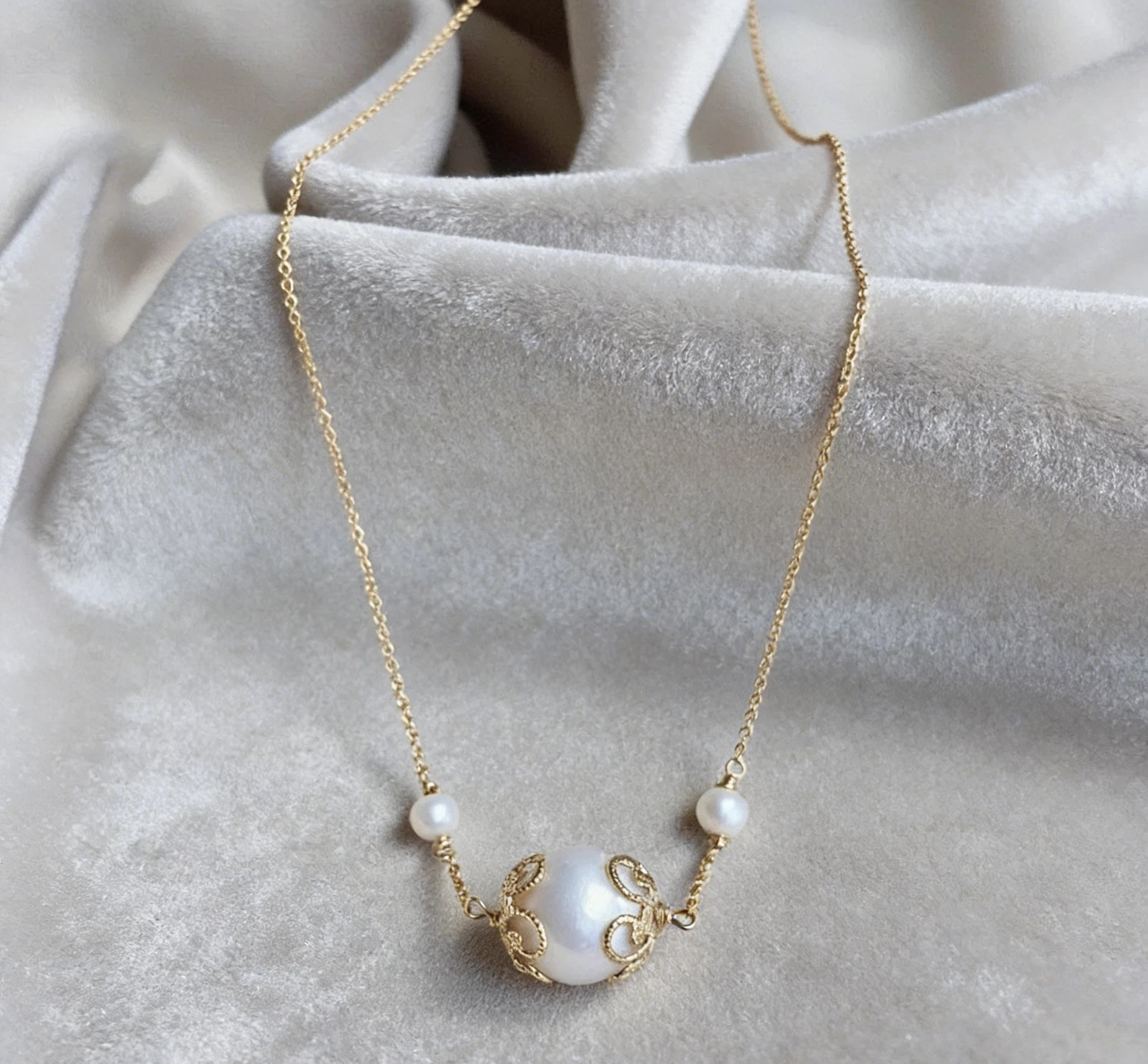 Stunning 18″ AAA+ South Sea Natural White Round Pearl Necklace 14k Gold P