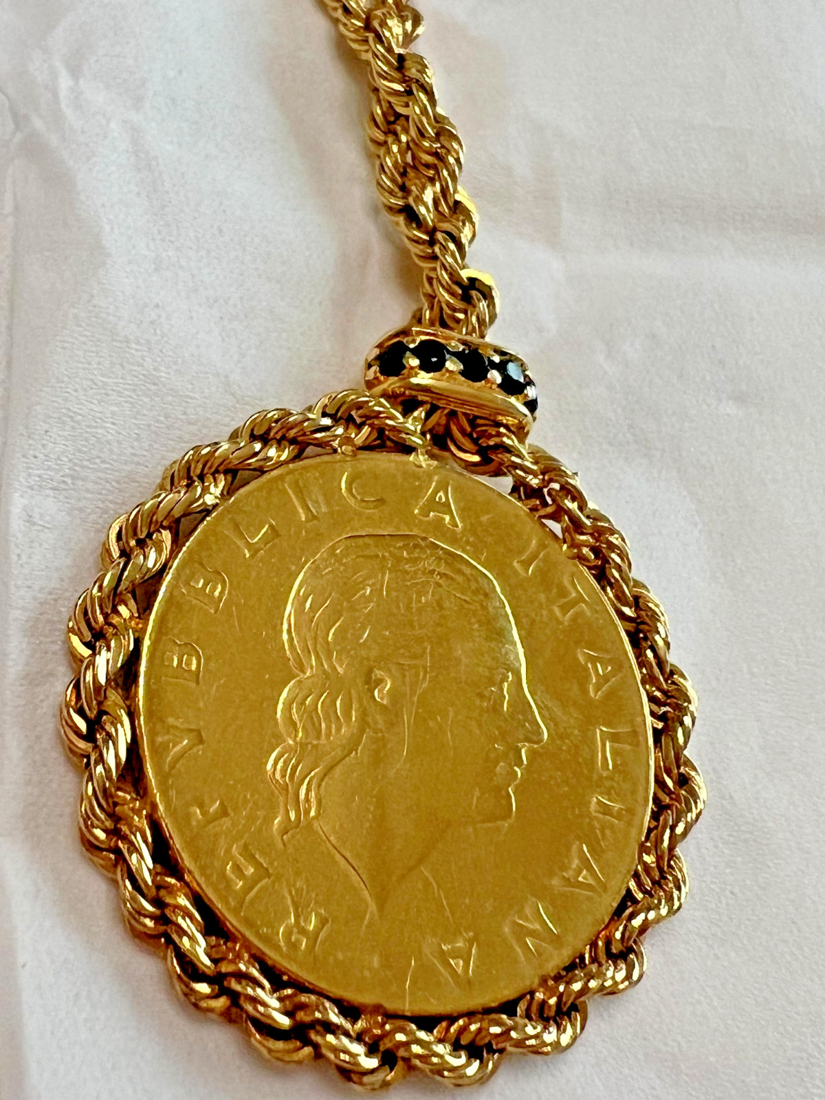 BRONZO MILOR ITALY 200 Lire 1979 Coin Pendant w/ 17” Necklace in Gold
