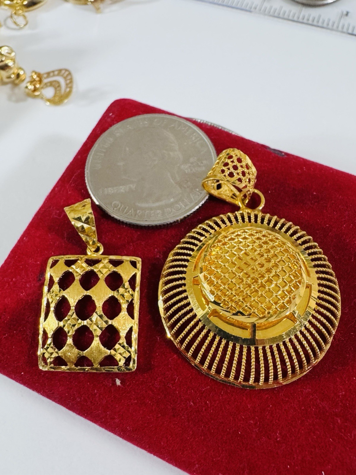 22K 916 22C Real Gold Two Set of Pendant 1 x Rectangle & 1x Round 6.94g