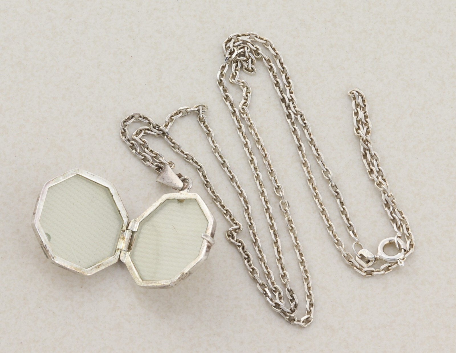 Sterling Silver Locket Necklace 21″ Chain