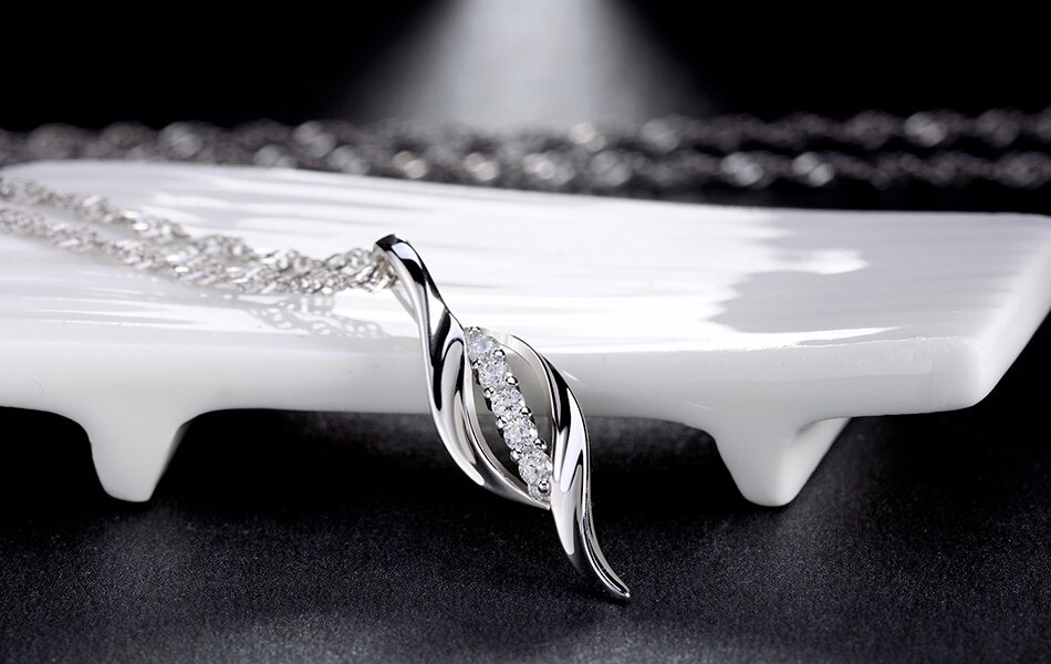 Natural Moissanite 1.22Ct Round Women Pendant 18″ Necklace 925 Sterling Silver