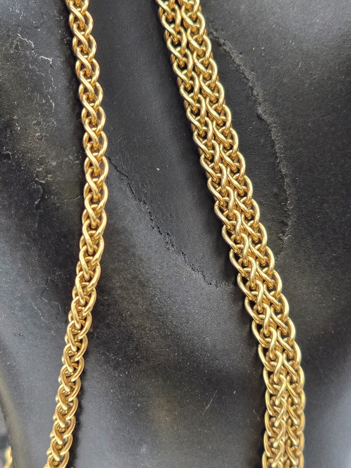 14 karat Italian Spiga link (Wheat link) chain, weighing 13.1 grams (EXJ4)
