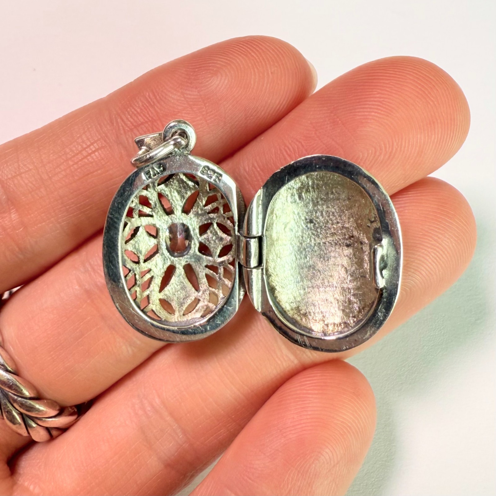 FAS 925 Sterling Silver Marcasite Oval Filigree Locket Pendant w/ Clear Crystal