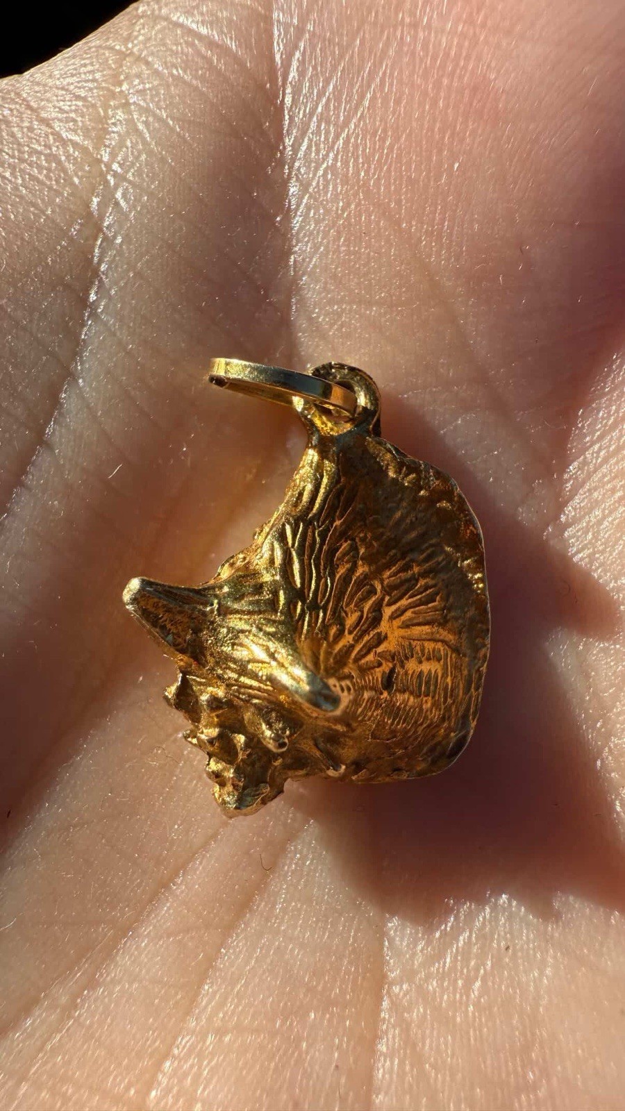 Vintage 14k Solid Gold Shell Charm Pendant 5.59g