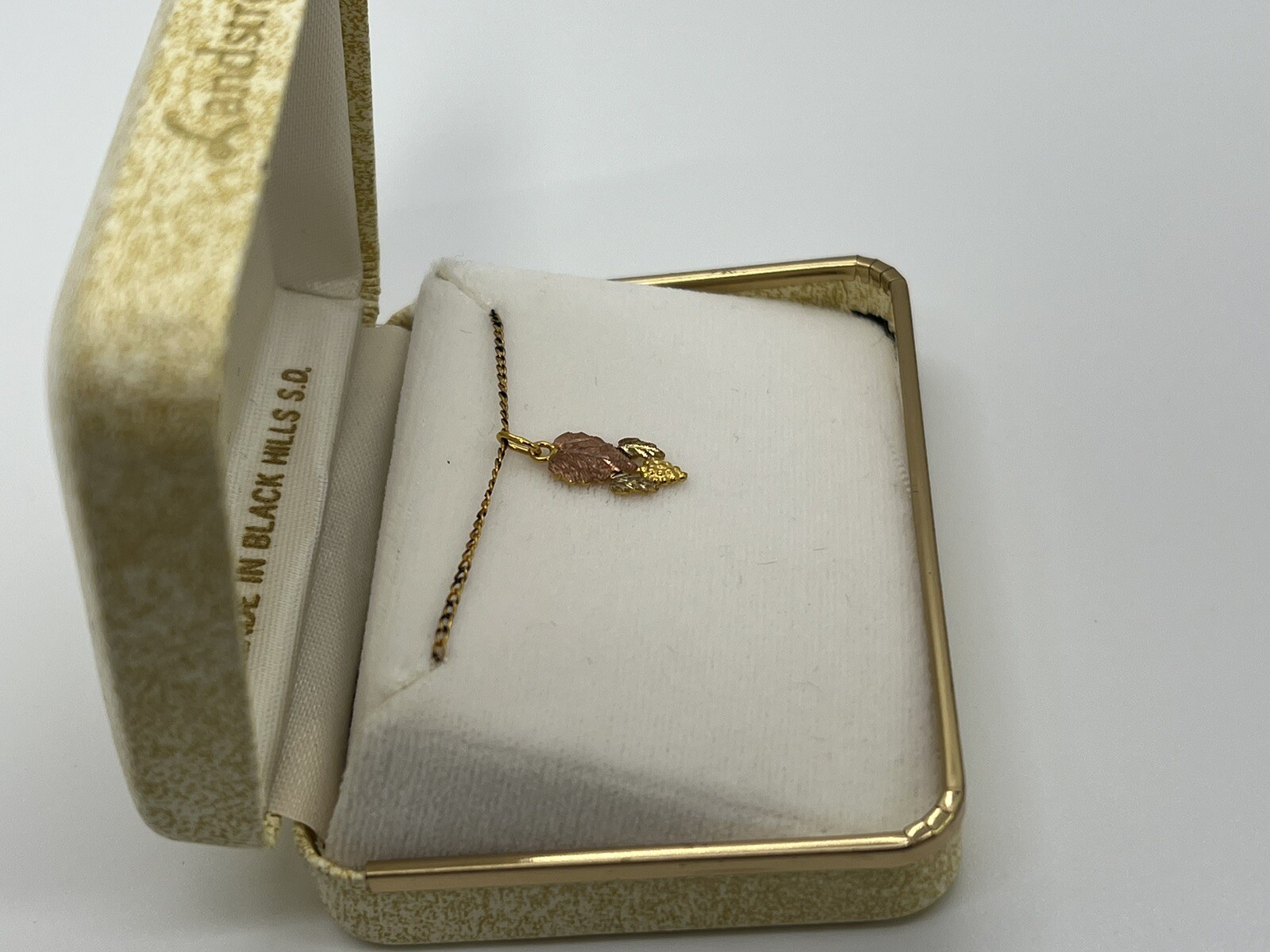Landstrom’s Original Black Hills Gold Three Leaf Grape Pendant 10K Necklace Box