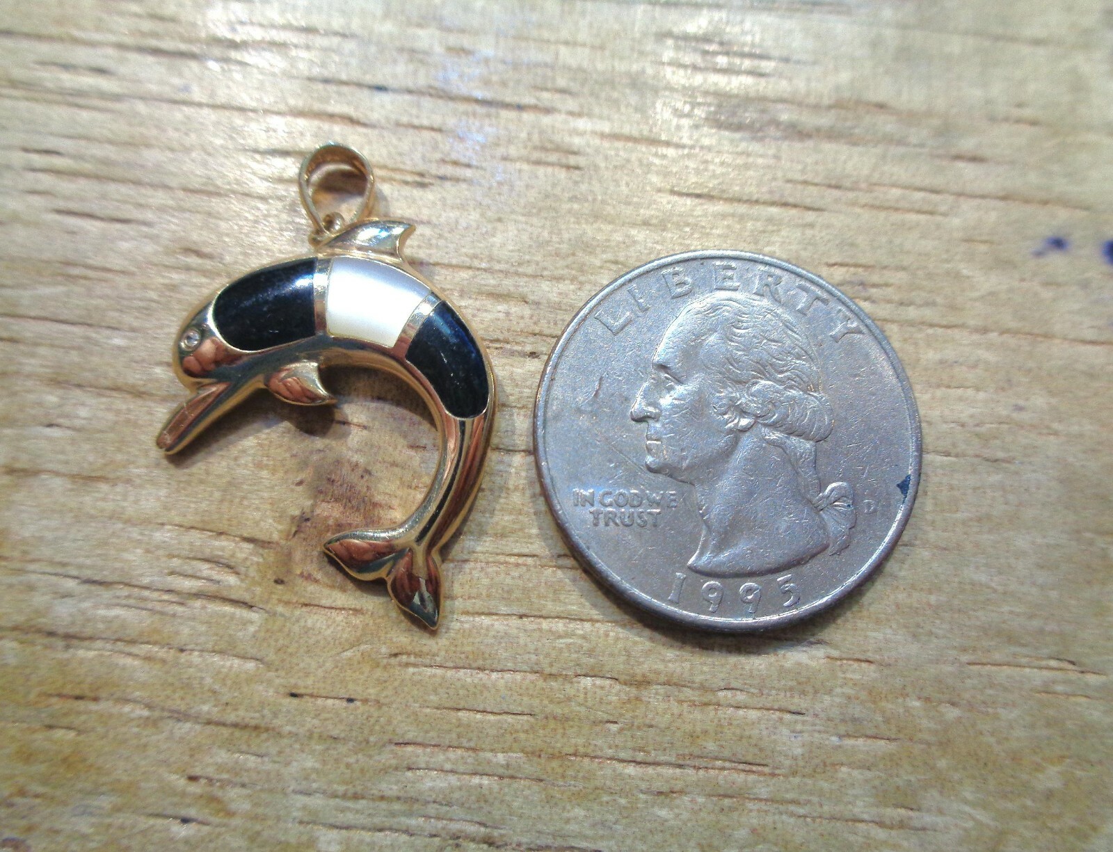 23.5MM 14K YELLOW GOLD MOTHER PEARL BLACK ONYX DIAMOND HAWAIIAN DOLPHIN PENDANT