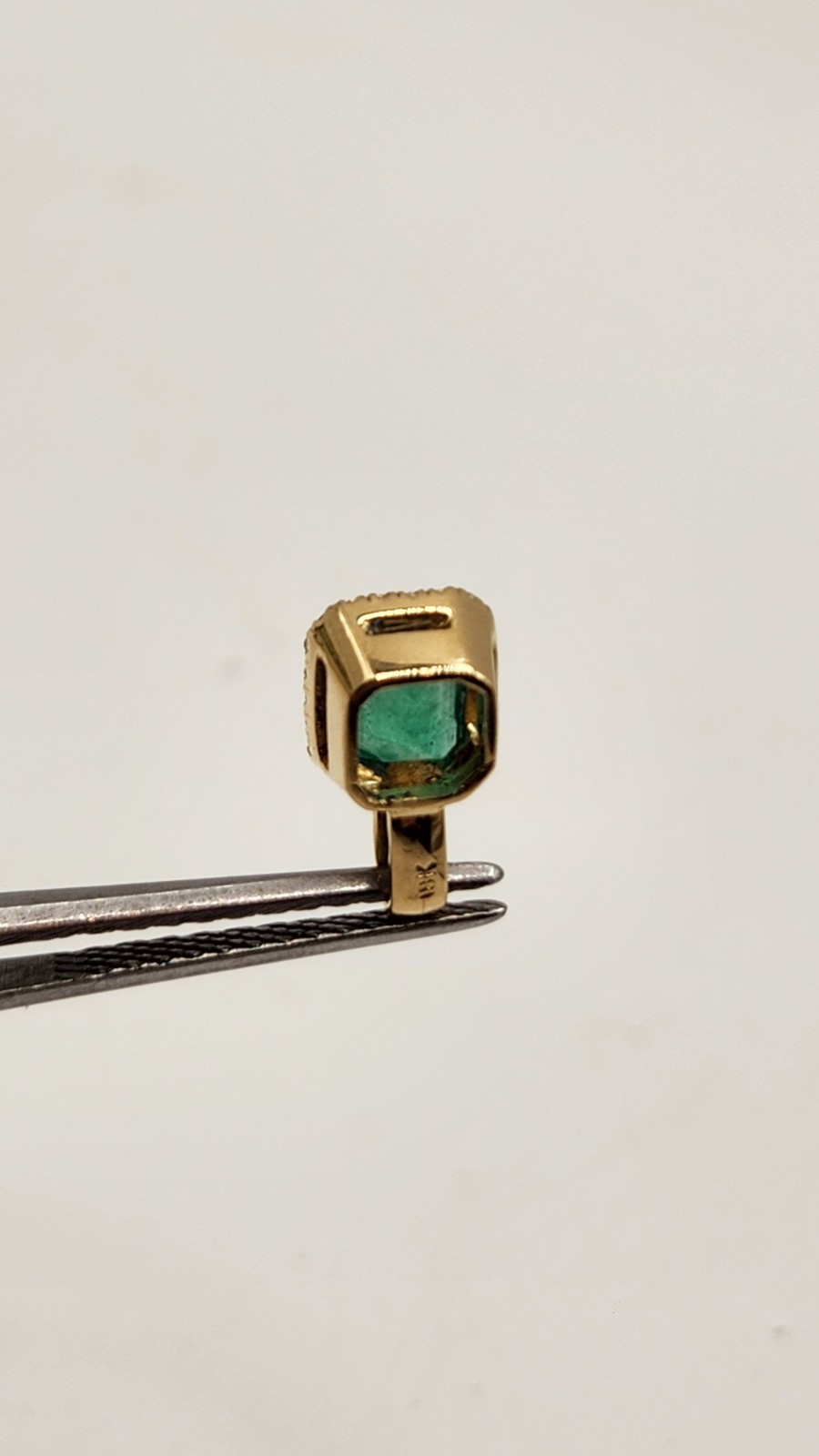 Pendiente en oro de 18k con Esmeraldas Colombianas Naturales, Diamantes Marquesa
