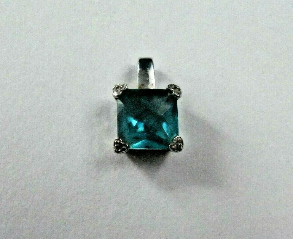 925 Silver pendant with light blue stone! Very pretty!