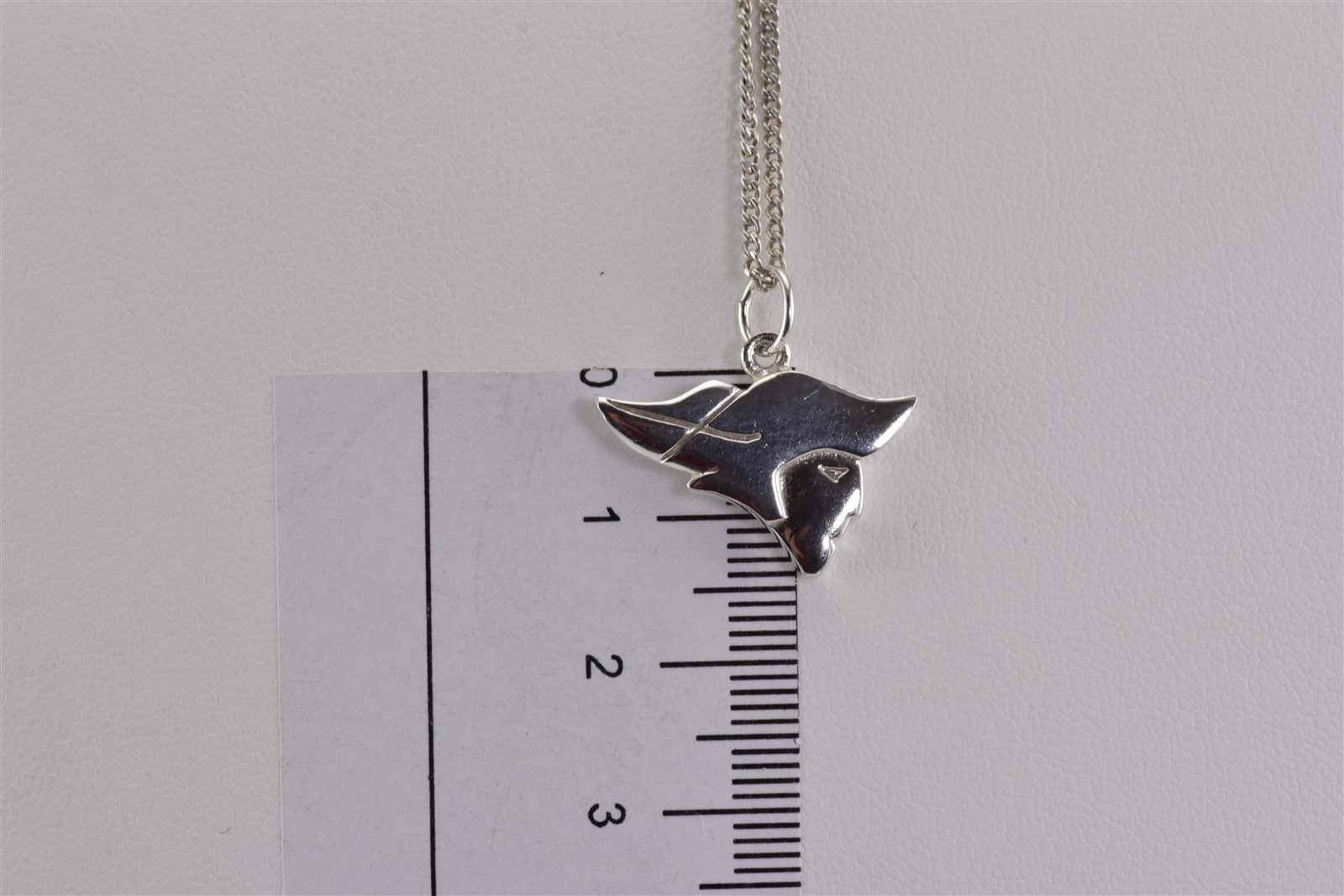 Sterling Silver 16mm x 22mm Patriot Loyalist Pendant 18″ Chain
