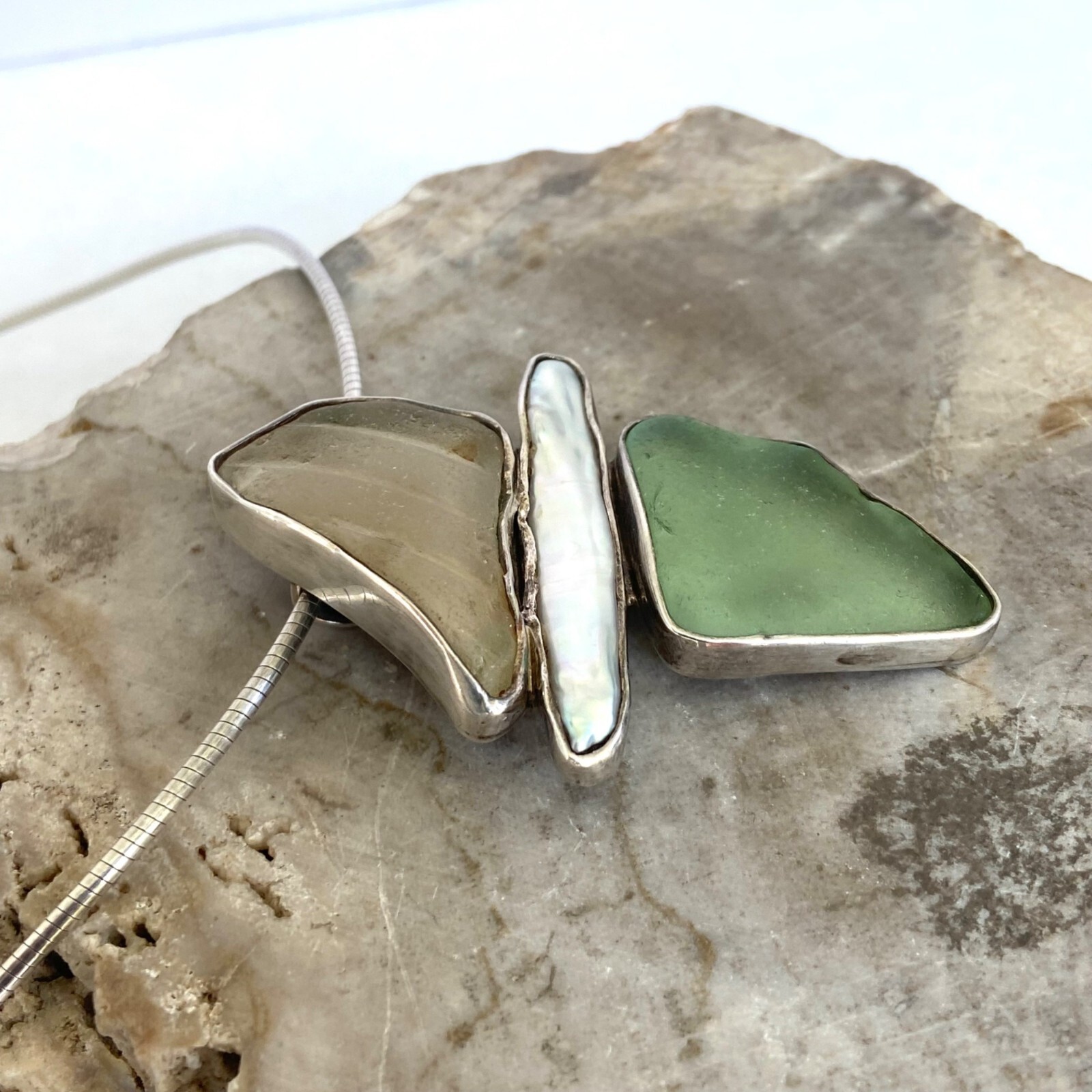 Sterling Silver 925 Beach Glass & Biwa Pearl Pendant Necklace 16″-18″ Chain