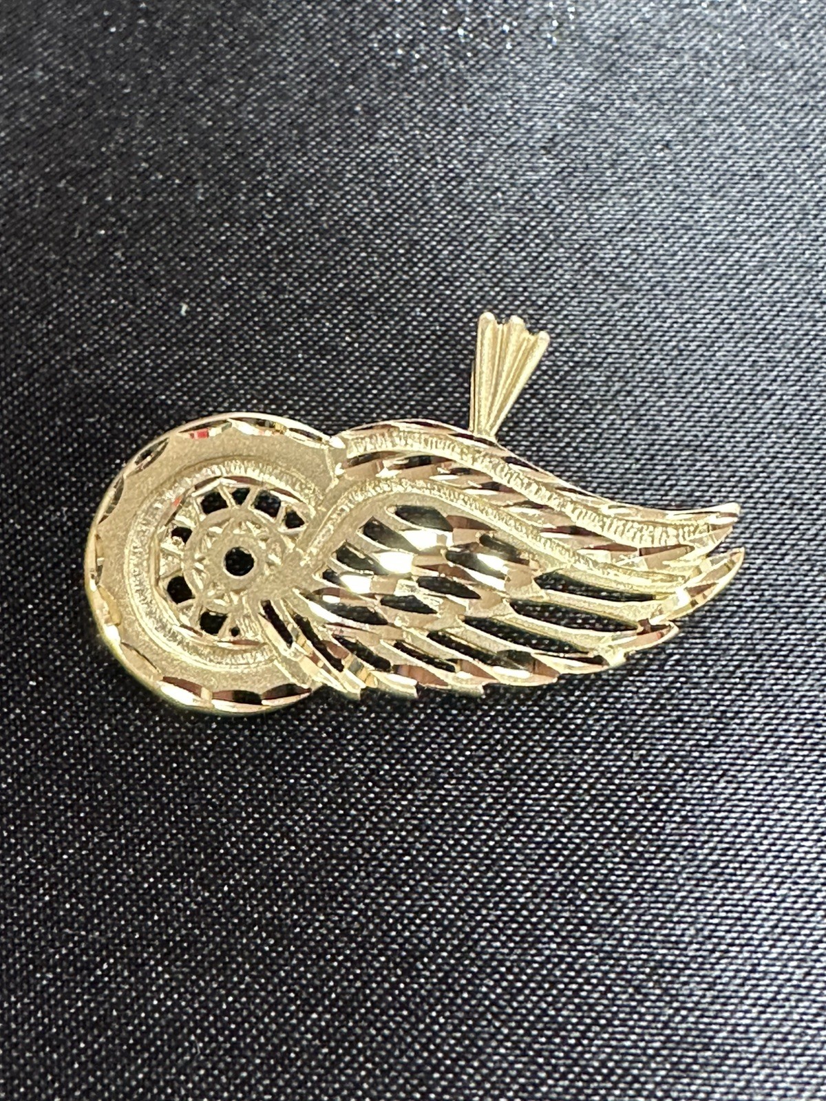 14K Yellow Gold Fine Jewelry N.H.L.S. Detroit Red Wings Logo Charm Pendant 2.19g