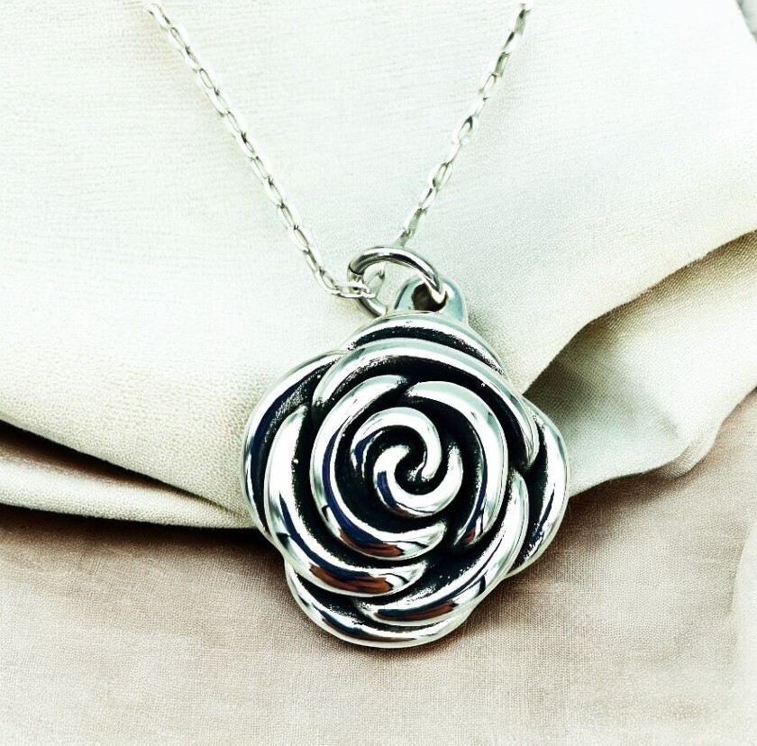 925 Lightweight Silver Rose Flower Pendant – Chain Sold Separate 1522