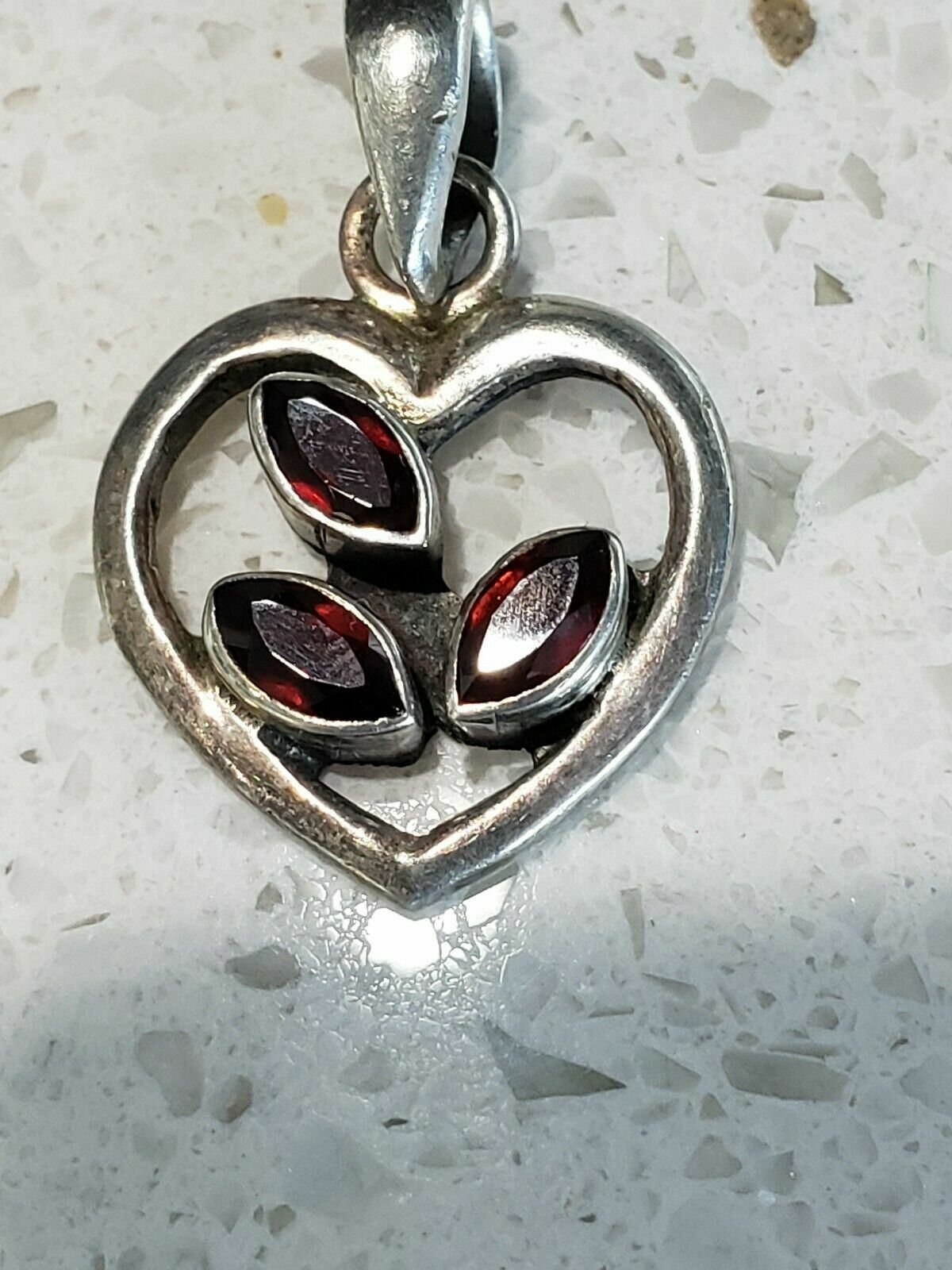 BEAUTIFUL sterling silver 925 garnet gem heart pendant necklace