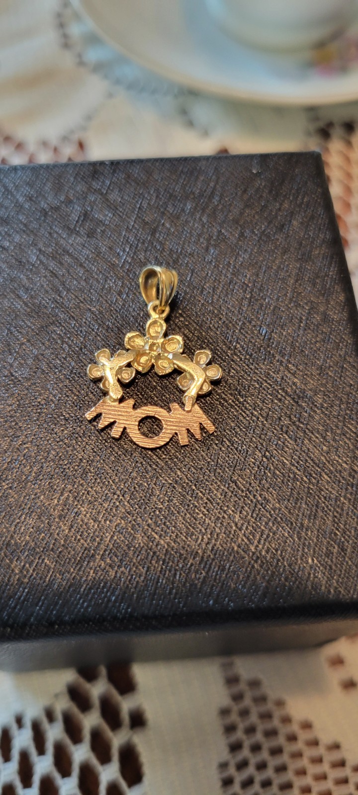VINTAGE 14K MULTICOLOR YELLOW & ROSE GOLD “MOM” NECKLACE PENDANT Vintage, New!