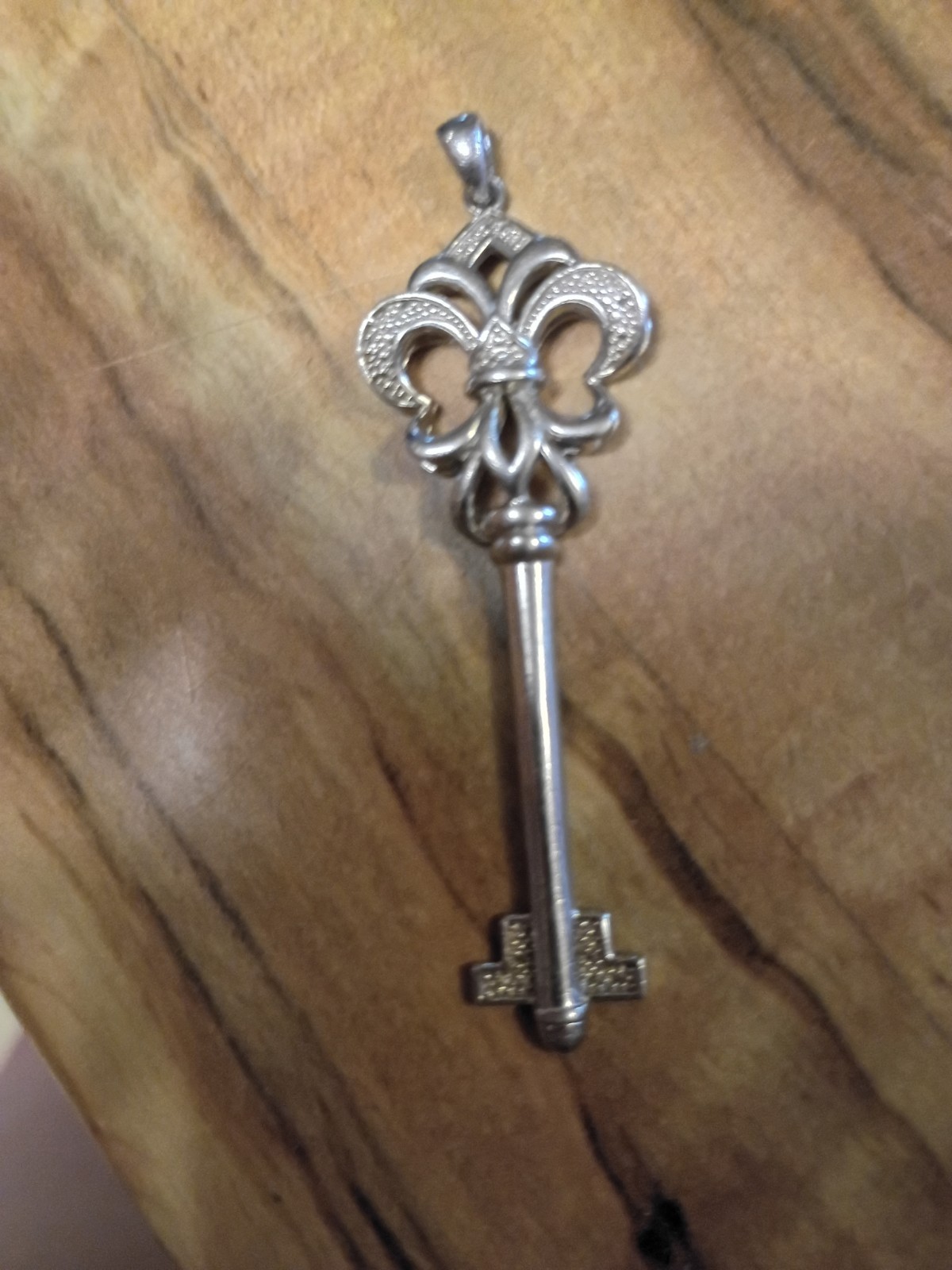 925 Sterling Silver Real Round-Cut Diamond Fleur de Lis Key Pendant