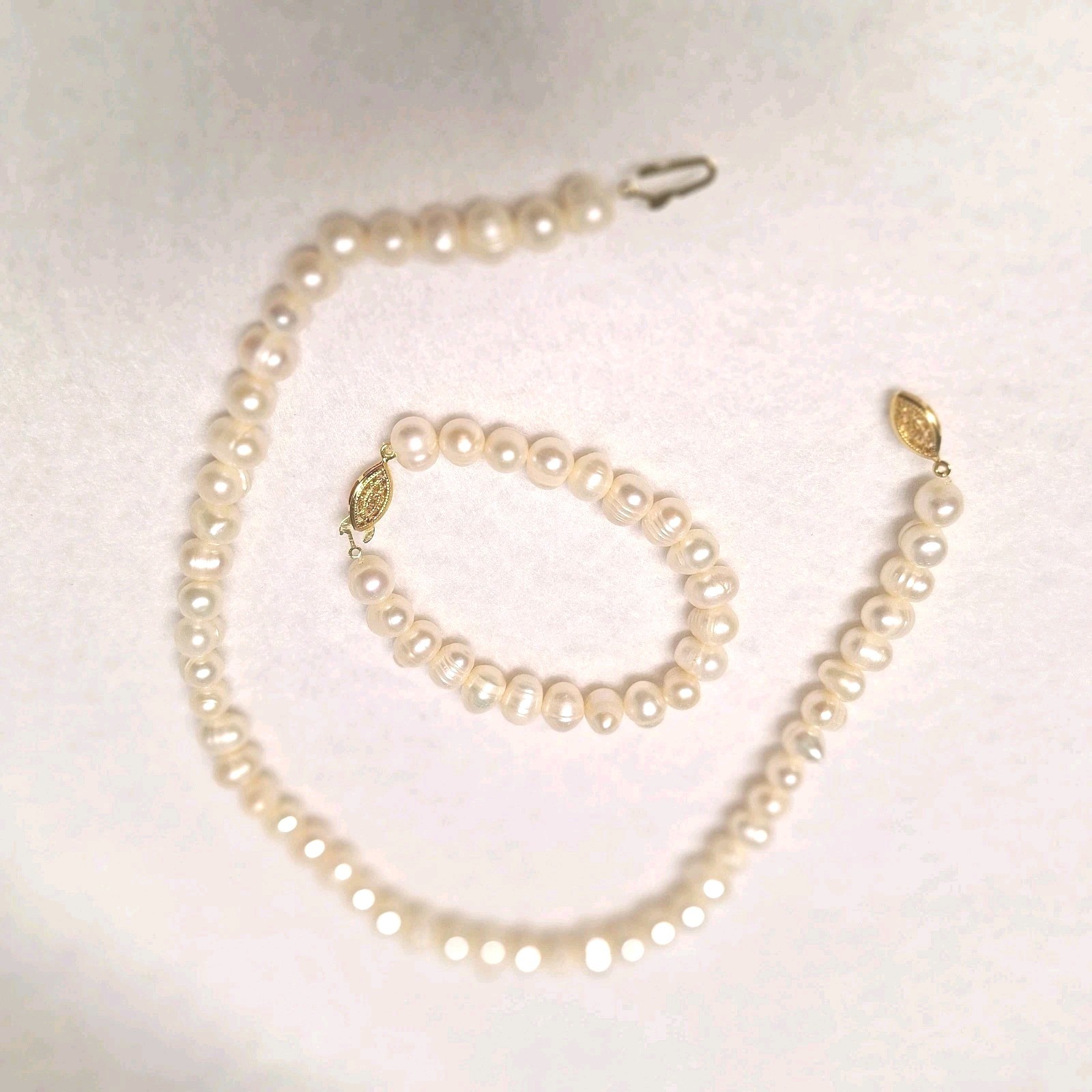 Graduated Ming Cultured White Pearl Necklace And Bracelet Set