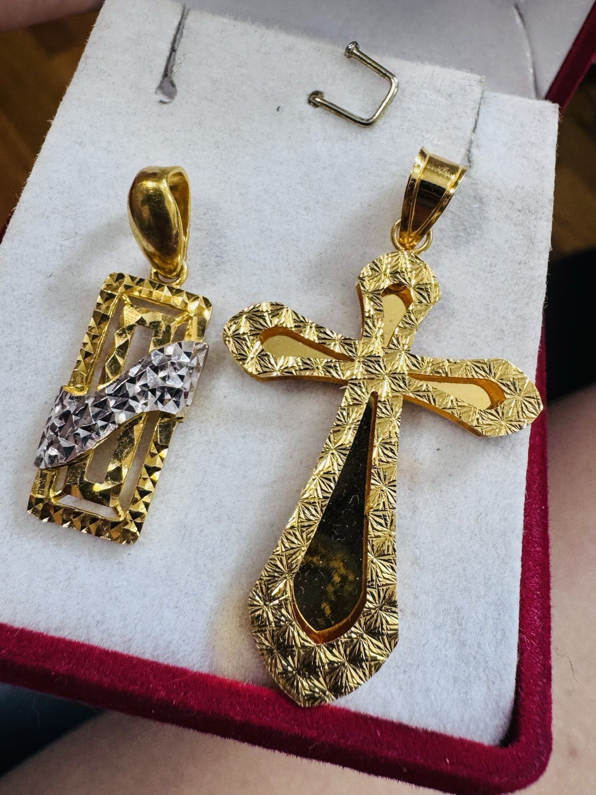 22K 916 22C Real Gold Two Set of Pendant 1 x Rectangle & 1x Cross 7.6g