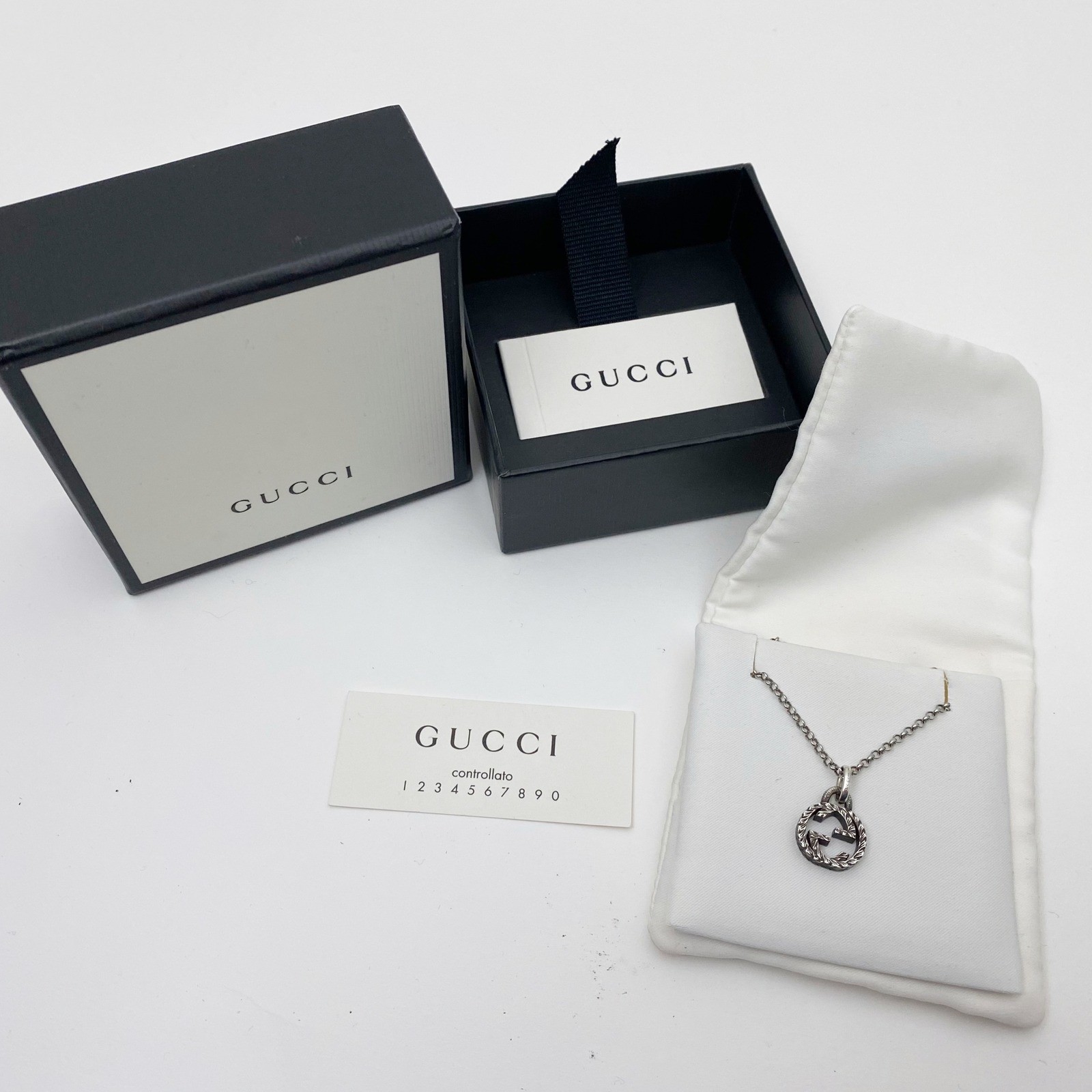 Gucci Interlocking G Textured Pendant Necklace Womens Silver 576993 J8400 0811