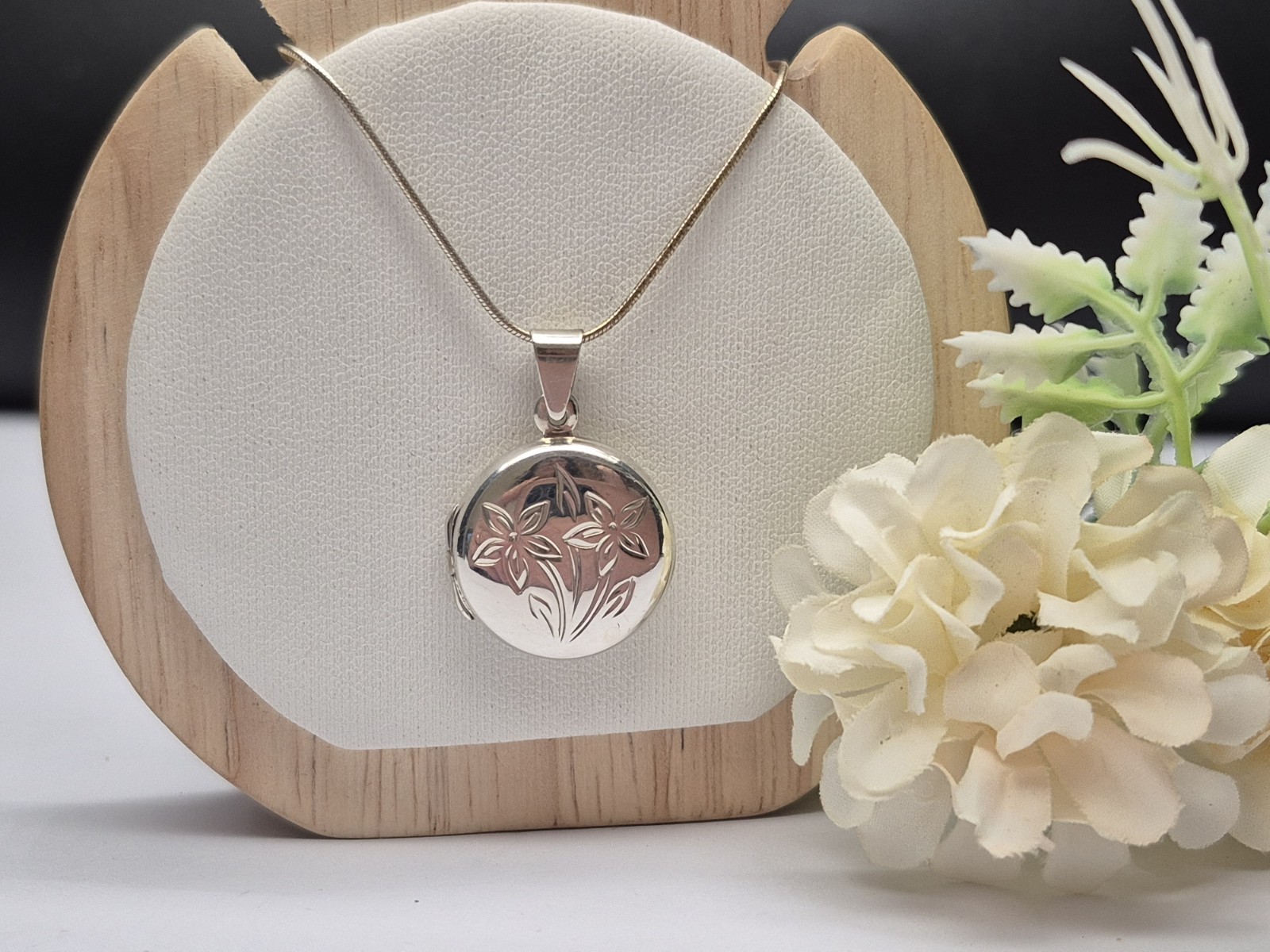 LOCKET – Small Sterling Silver Round Double Photo Locket And Chain. Necklace.