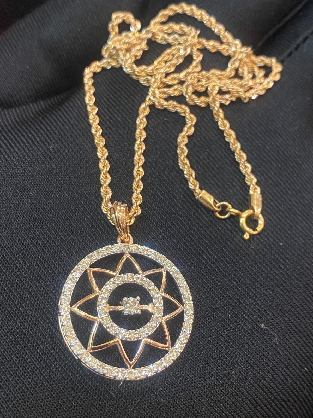 1.22 Cts Round Brilliant Cut Diamonds Medallion Rope Chain Necklace In 14K Gold