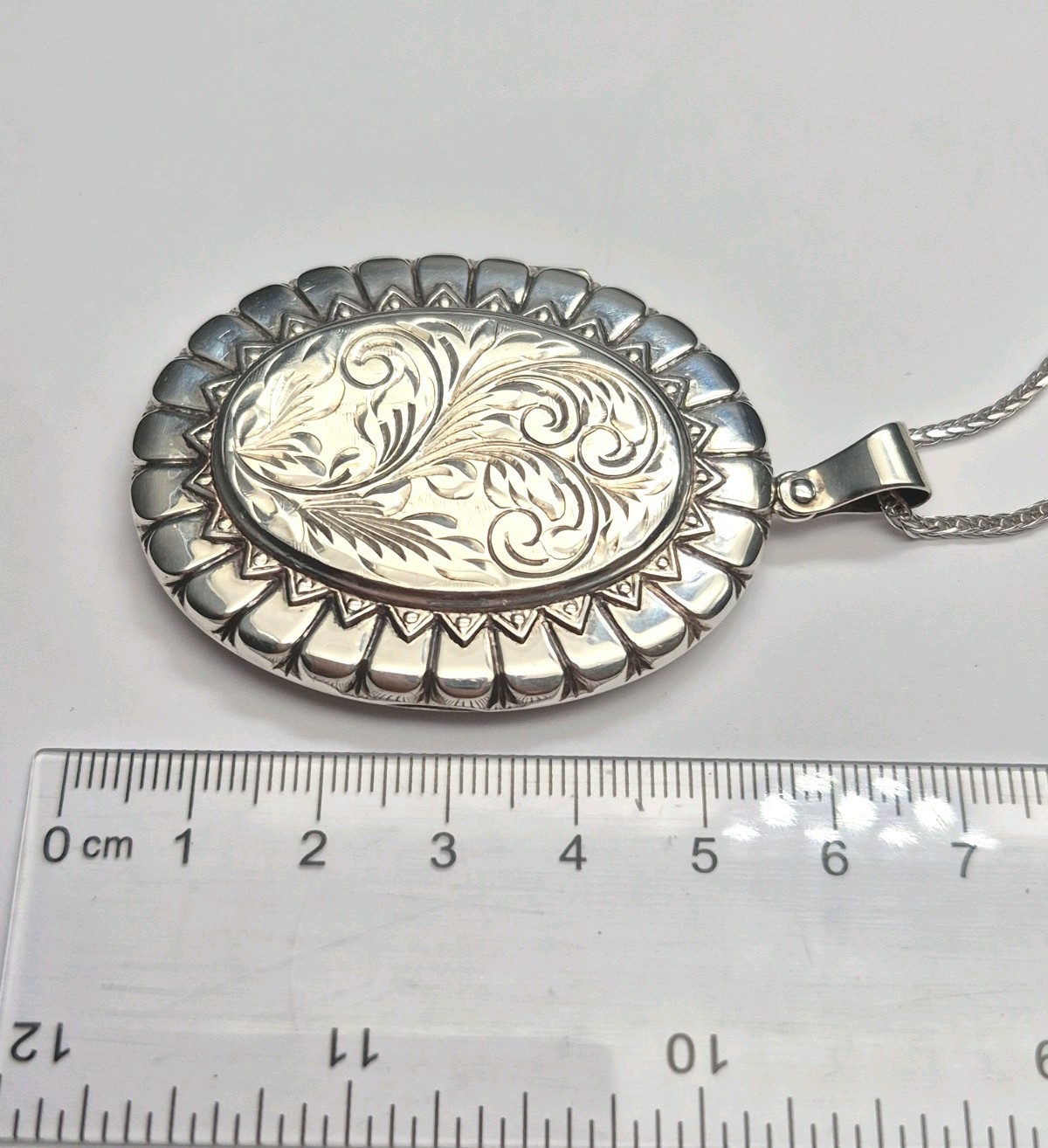 LOCKET – Large Vintage Oval Double Photo Locket/Keepsake with 30″ Chain.