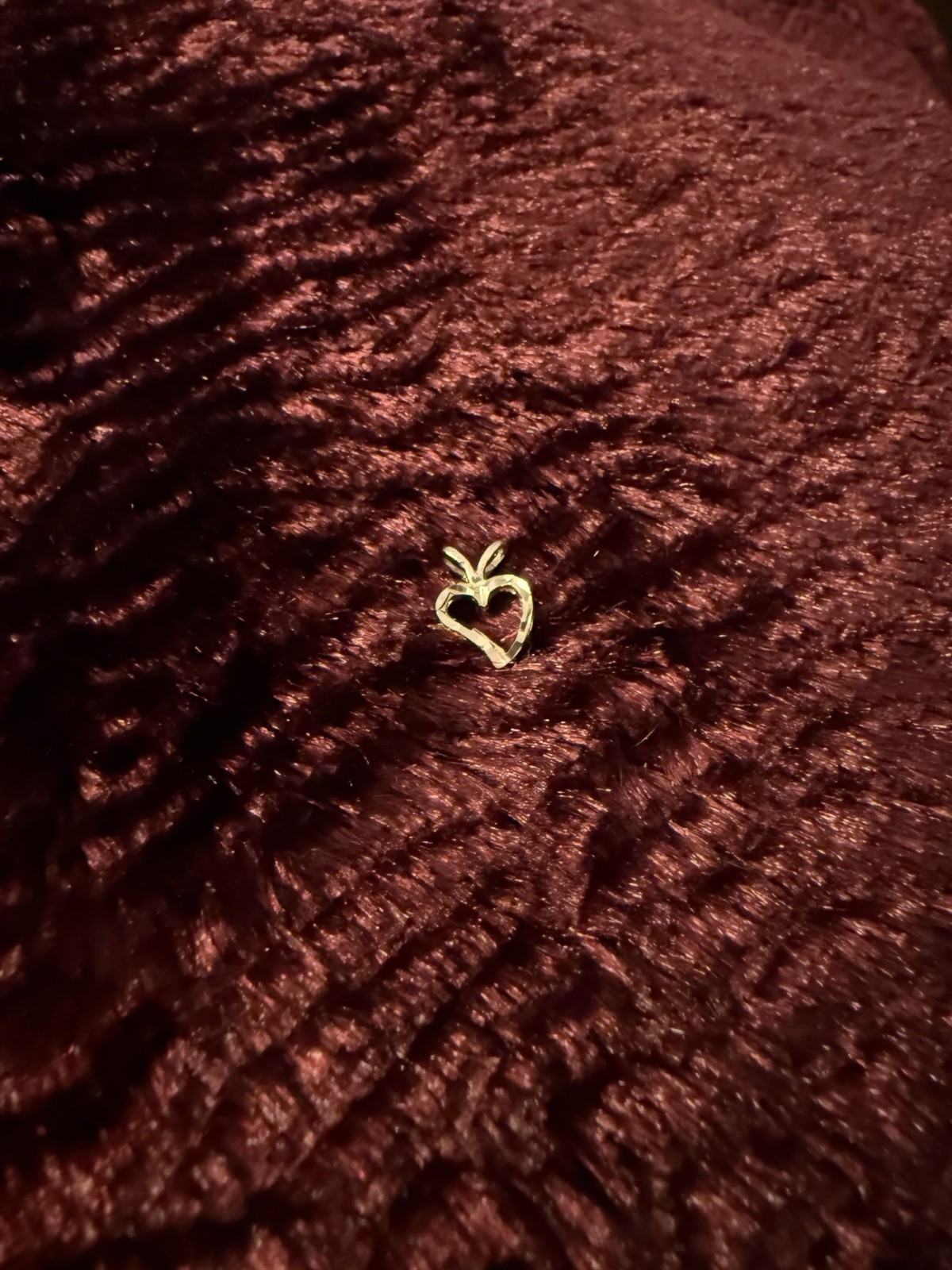 Vintage 14k Yellow Gold Diamond Cut Heart Charm Pendant 0.6g 1/2 Inch X 3/8 In