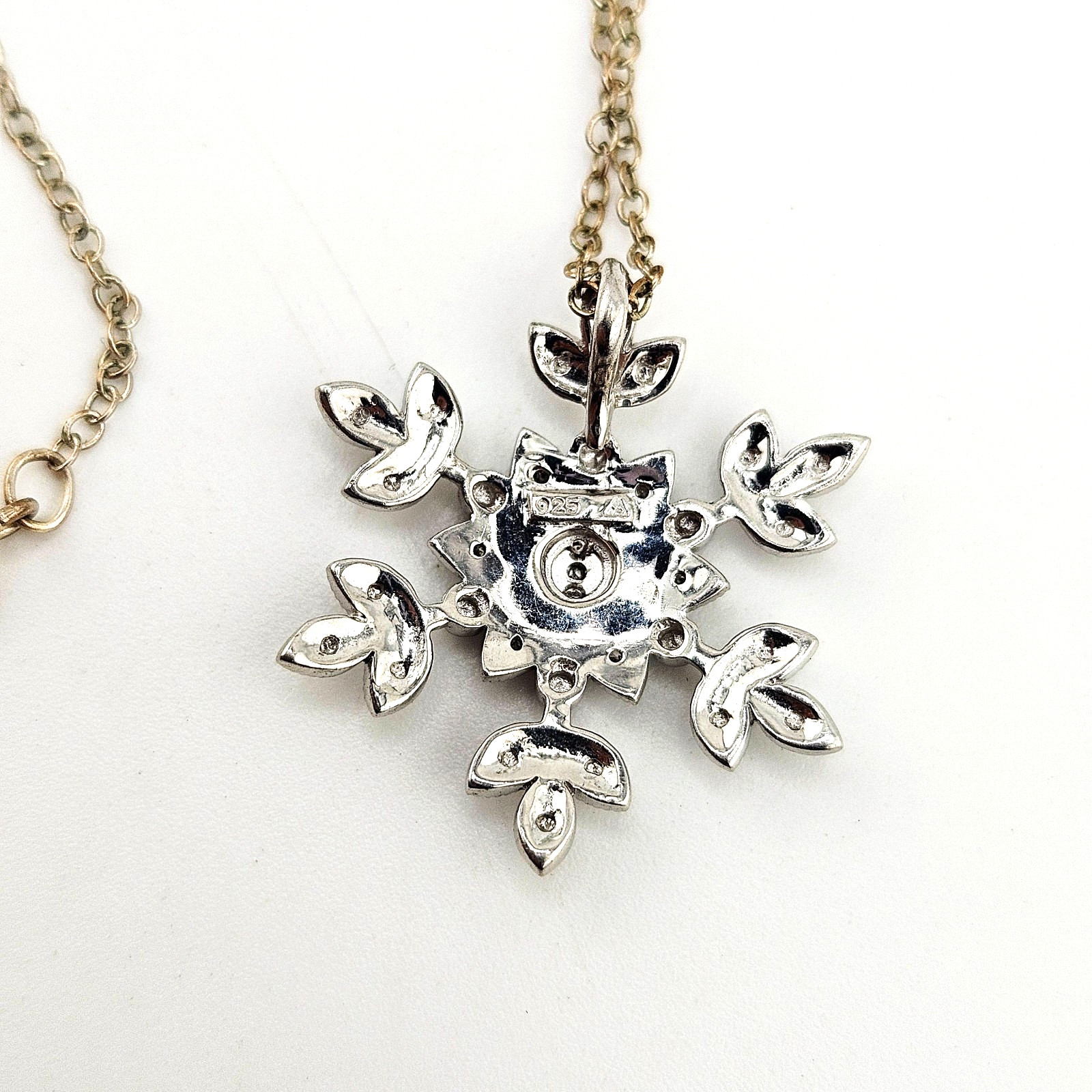 Vintage LUC 925 Sterling Silver Snowflake Pendant Necklace Marcasite Etched 18″