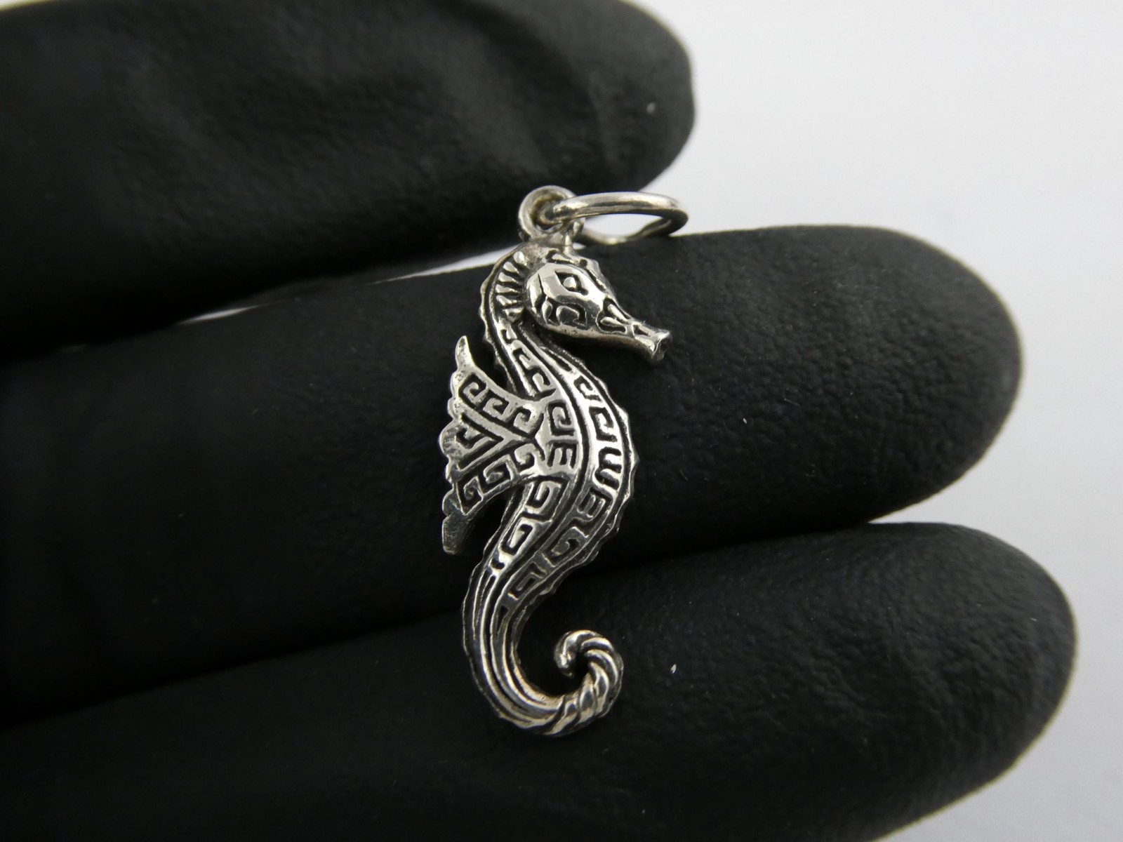 TED Sterling Silver Geometric Glyph Design Seahorse Pendant or Charm 1.5g 925