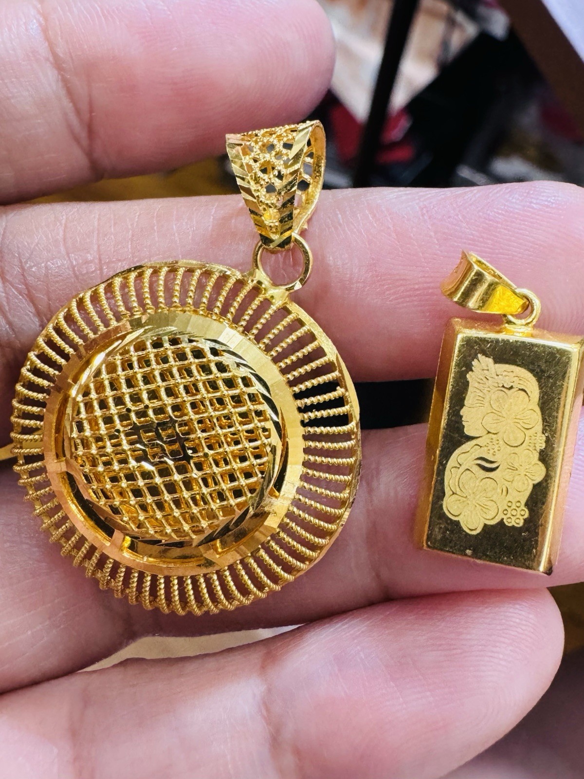 22K 916 22C Real Gold Two Set of Pendant 1 x Bar & 1x Round 7.24g