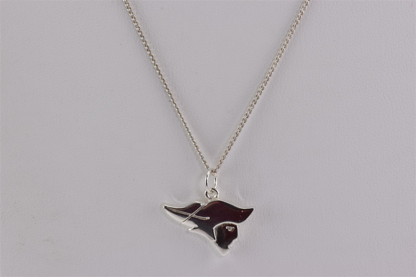 Sterling Silver 16mm x 22mm Patriot Loyalist Pendant 18″ Chain