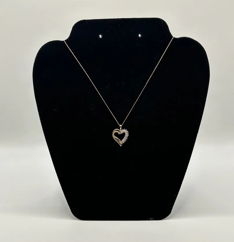 10K Gold & Diamond Heart Pendant w/ 18in Chain Necklace (Original Packaging)
