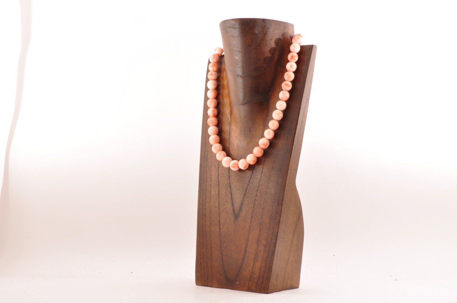 Vintage Angel skin coral Necklace (17.3in, 405t) , with “Certificate” and box.