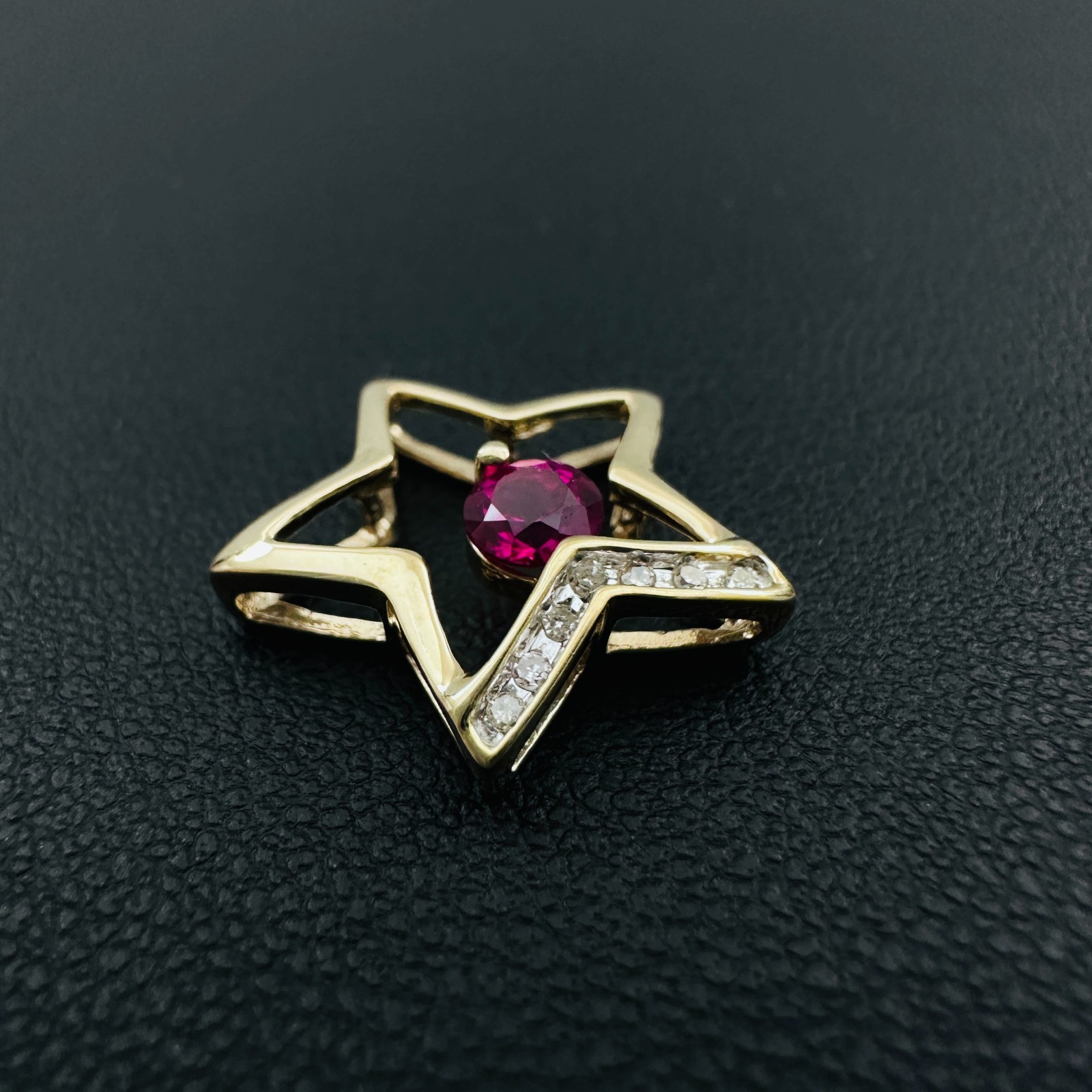 Solid 10K Yellow Gold .25ct Ruby & 7 Diamond Open Star Pendant 16mm, 1.2g