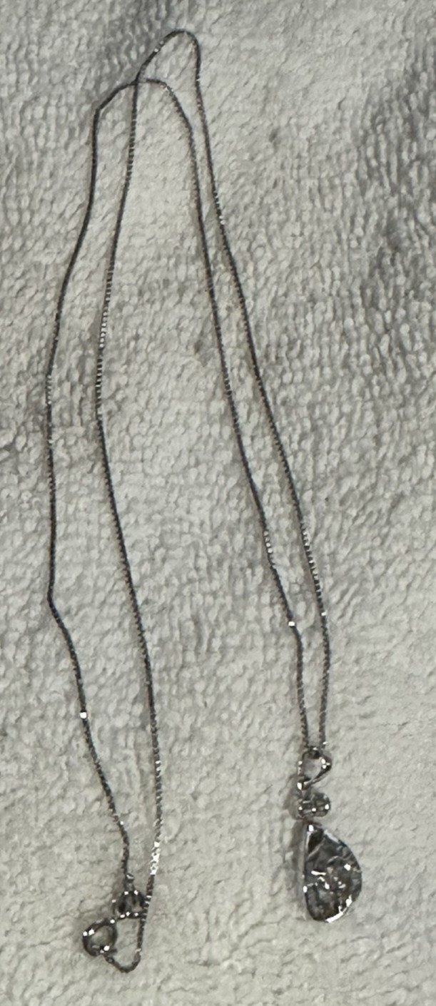 14K White gold & diamonds Teardrop style pendant w/ 18″ chain 2.9 grams