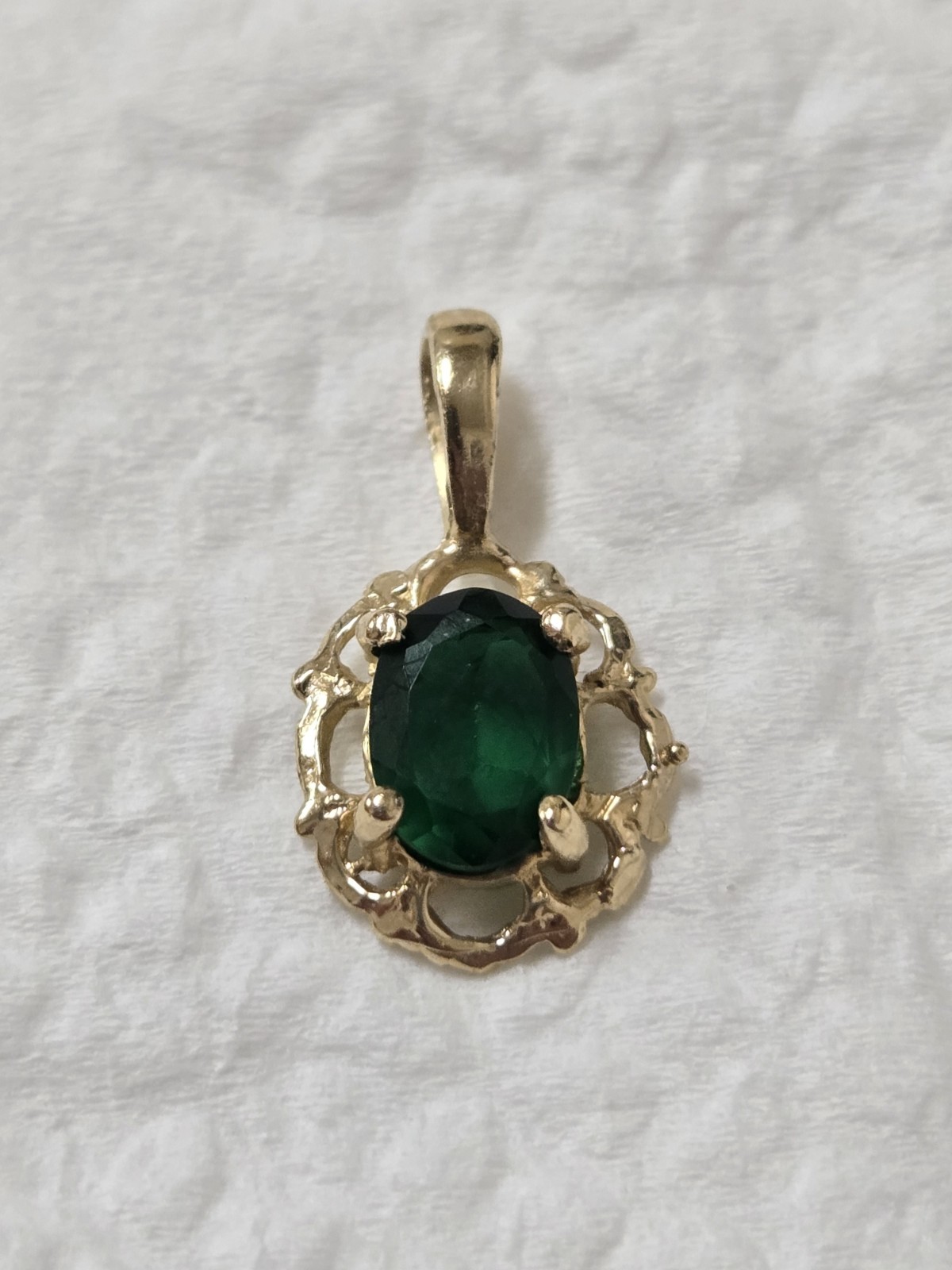 Green Emerald Stone Pendent 14k Yellow Gold Oval Shape For Children And Adults