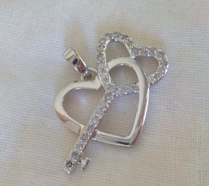 14K White Gold Key To Your Heart Diamond Pendant – 2.20 gms, 0.75 in, 0.17 ctw