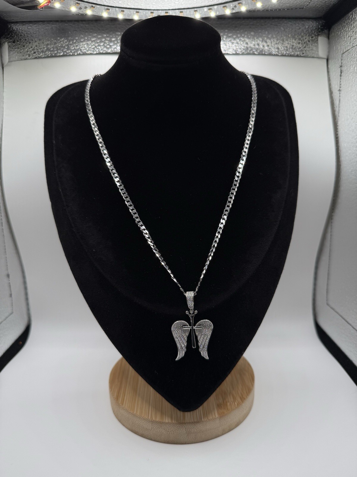 20” 4mm Flat Cuban Rhodium 925 With Vvsd Moissanite 925 Angel Wing Pendant