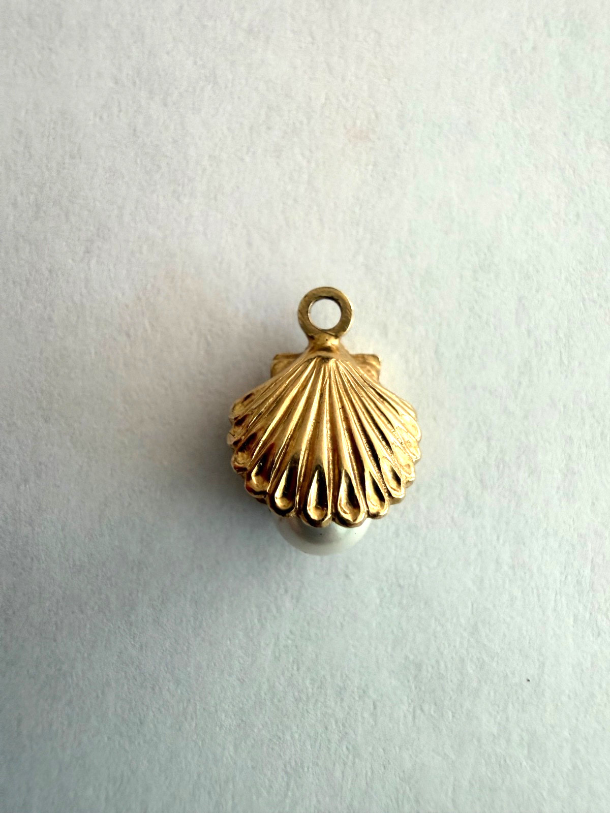 14k Yellow Gold Shell with Pearl Pendant