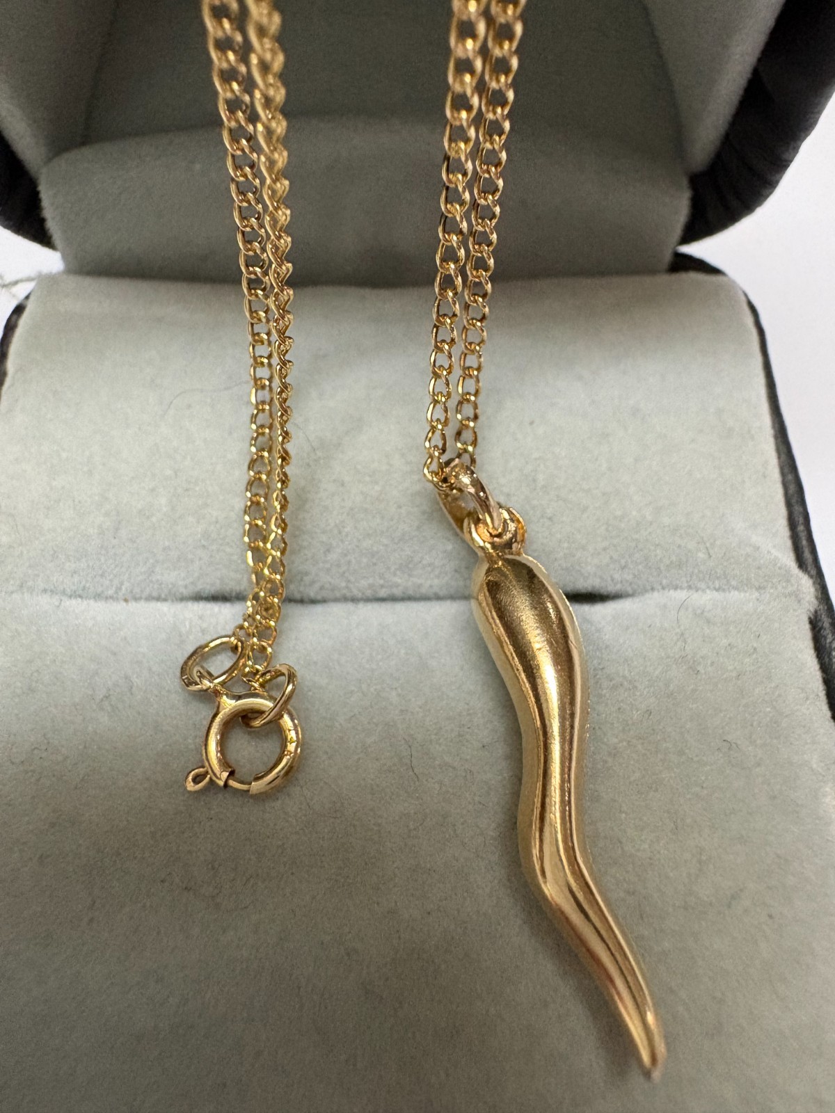 LADIES VINTAGE 14K GOLD ITALIAN HORN PENDANT NECKLACE 14K CURB LINK CHAIN 21 in.