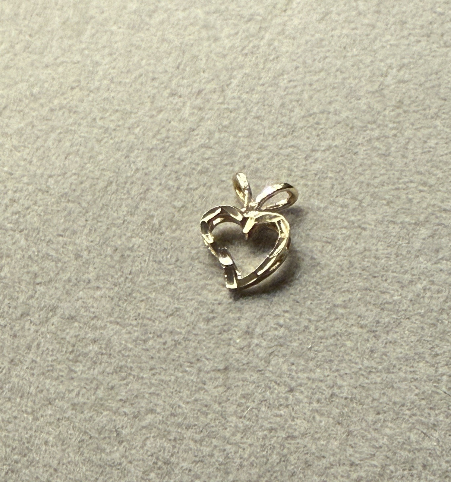 Vintage 14k Yellow Gold Diamond Cut Heart Charm Pendant 0.6g 1/2 Inch X 3/8 In