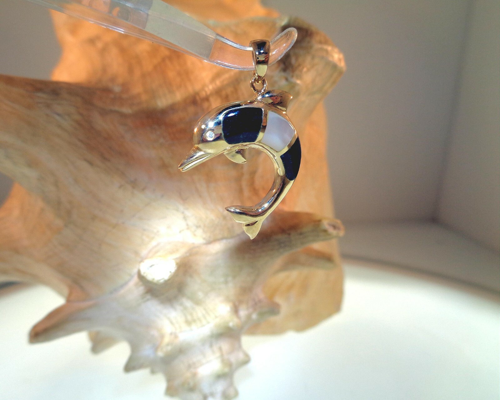 23.5MM 14K YELLOW GOLD MOTHER PEARL BLACK ONYX DIAMOND HAWAIIAN DOLPHIN PENDANT