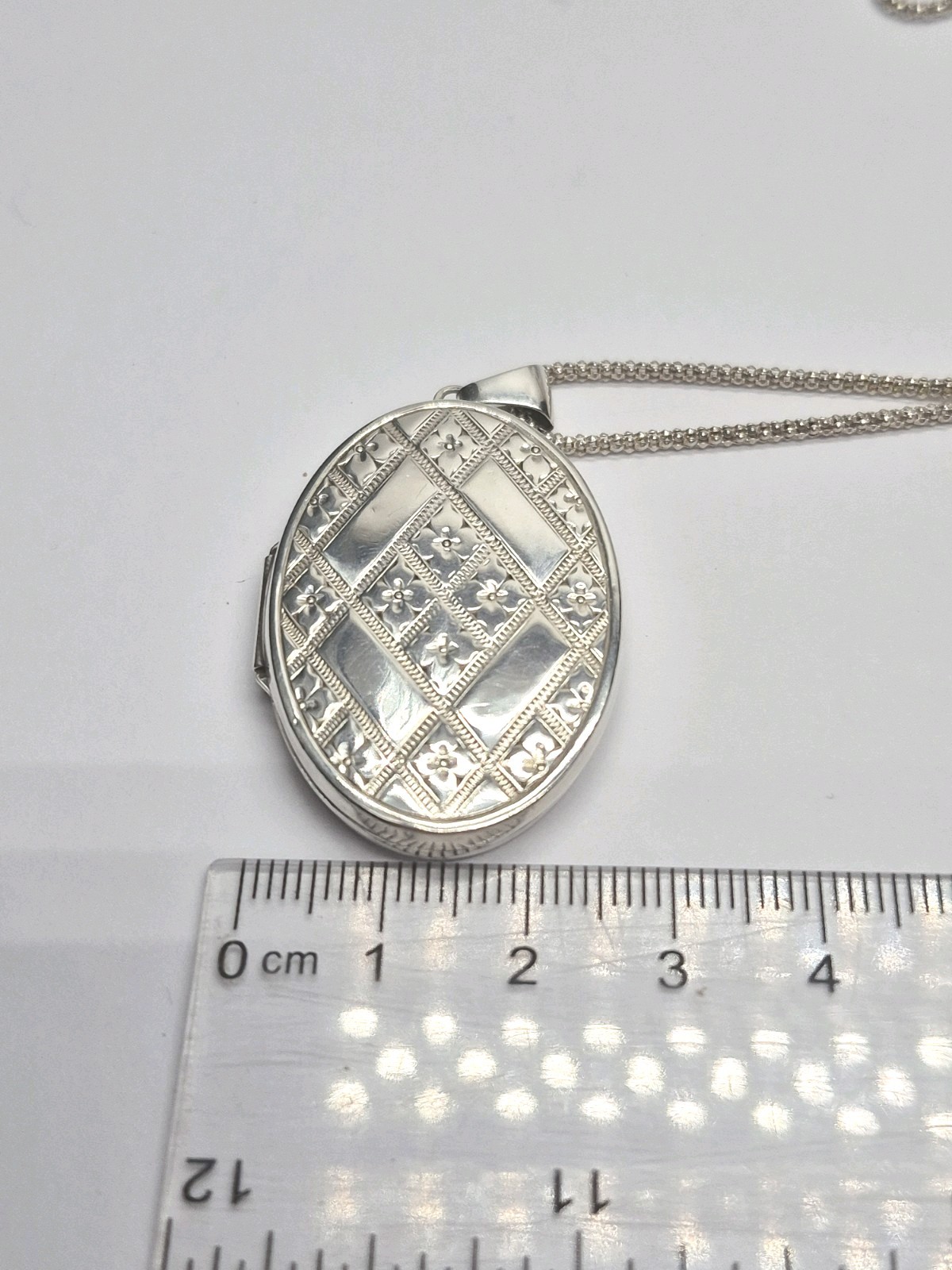 LOCKET – Sterling Silver Decorative Oval Double Photo Locket Necklace Keepsake.