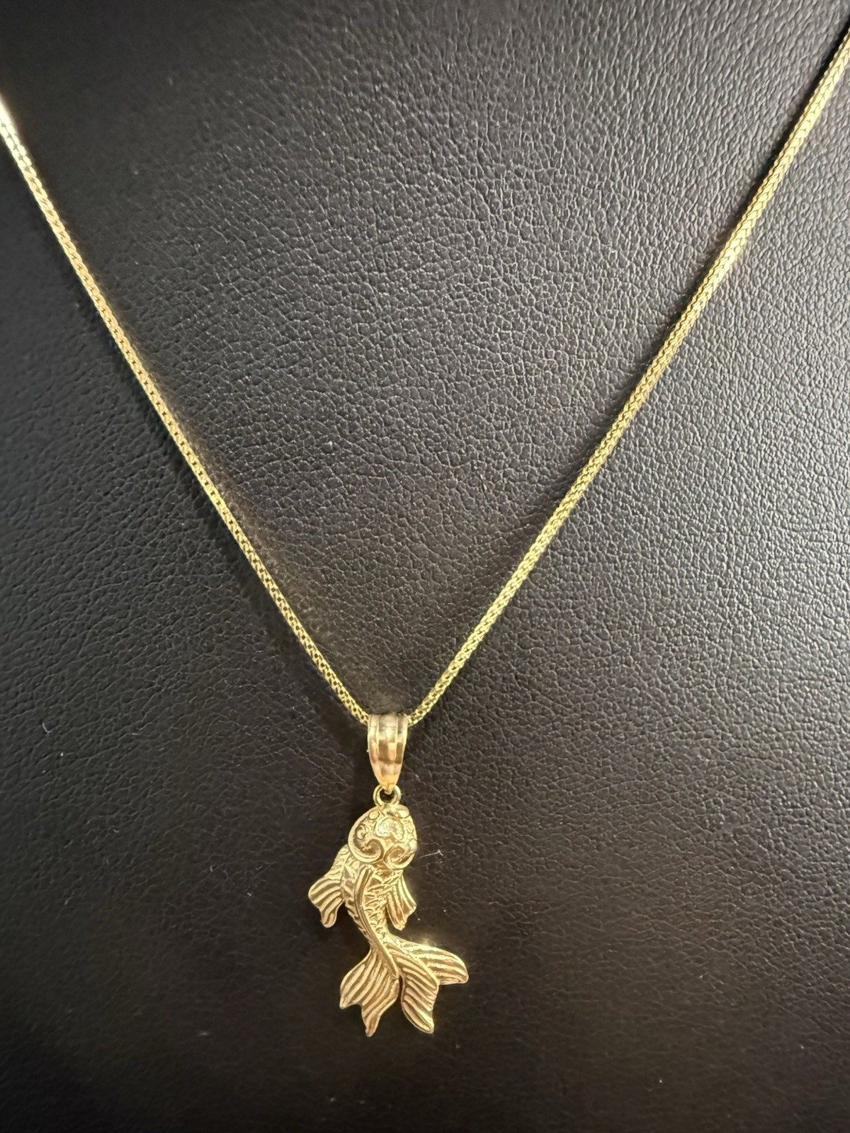 Real 18K Saudi Yellow Gold Franco Chain with Fish Pendant Unisex Size 18 Inches