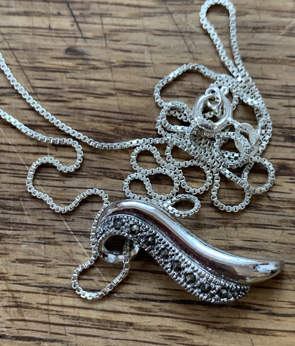 925 Silver and marcasite Small pendant Thailand Curvy Geometric With 925 Chain