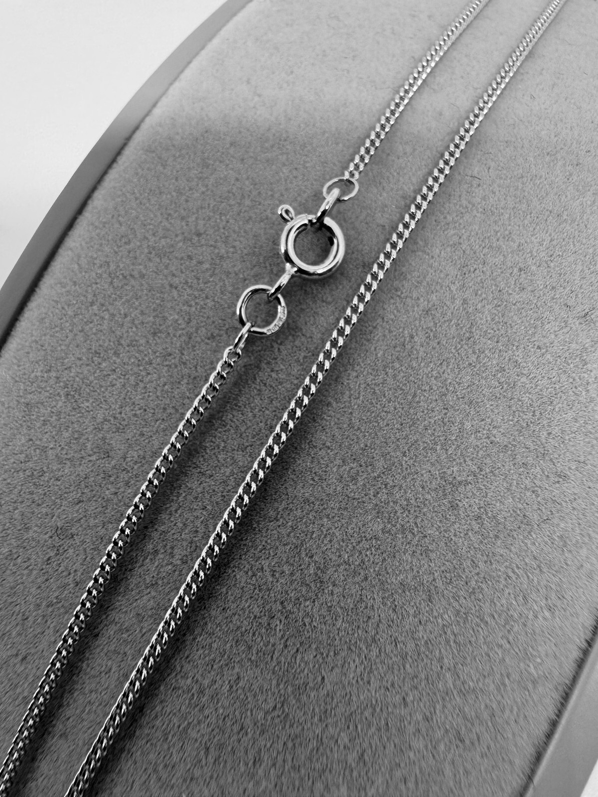 9ct White Gold 1.4mm Curb Link Chain 28″ / 70cm (W16C)