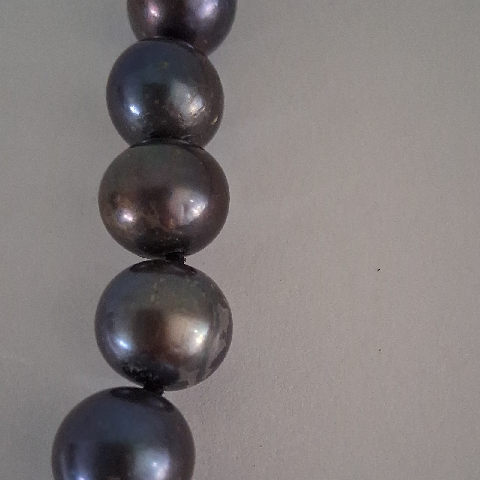 Peacock Rainbow Round Cultured Pearls Necklace 18″ With 925 Silver Clasp
