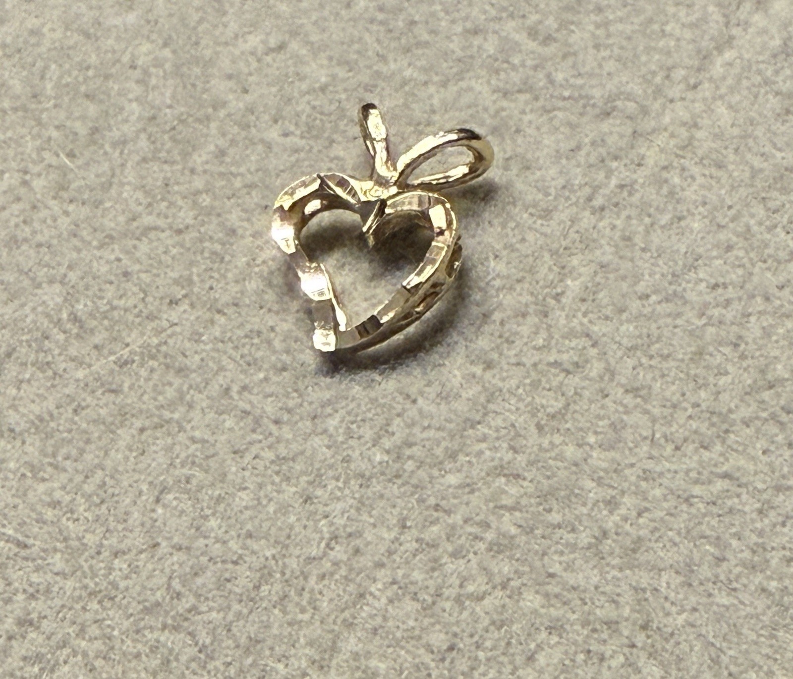 Vintage 14k Yellow Gold Diamond Cut Heart Charm Pendant 0.6g 1/2 Inch X 3/8 In