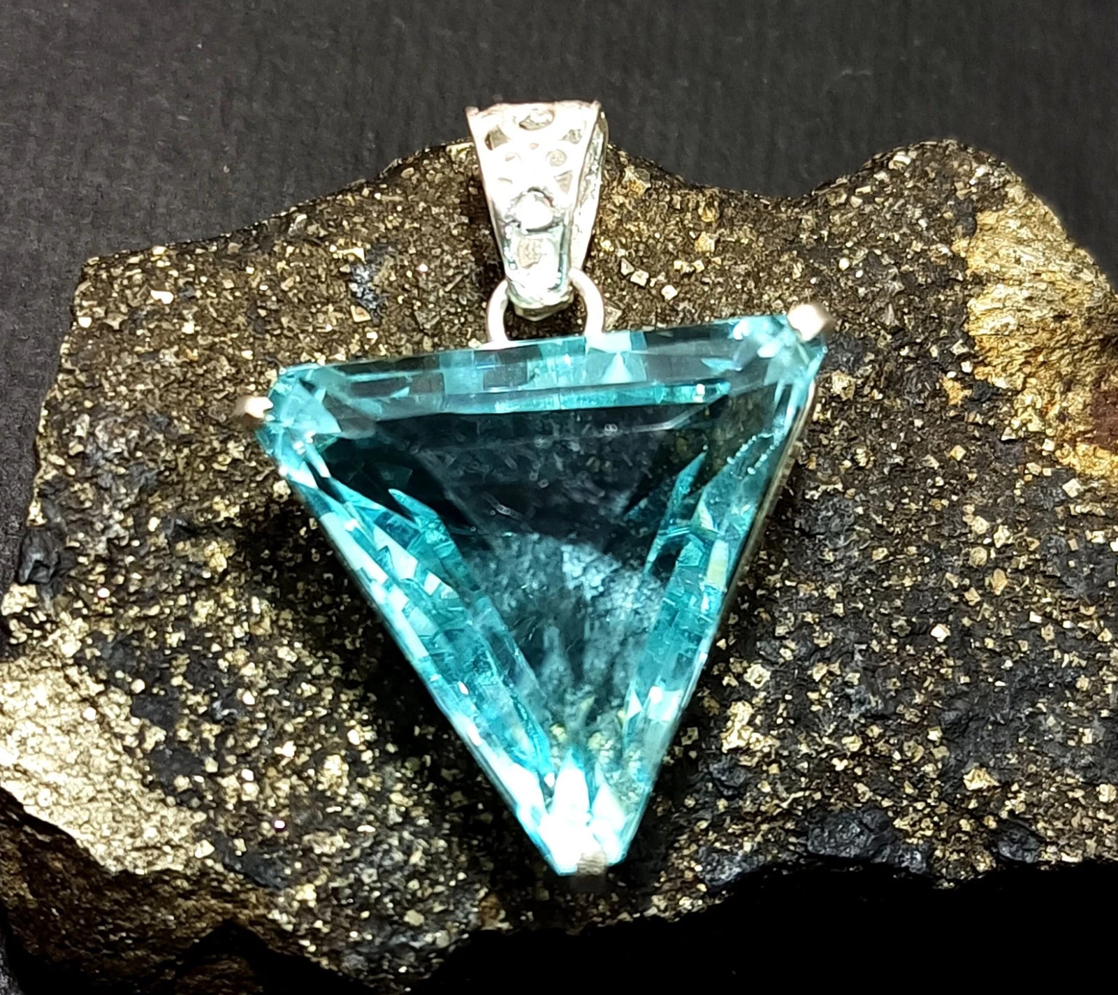 90 Ct Trillion Aquamarine Natural Topaz 925 Solid Silver Pendant Loose Gemstone