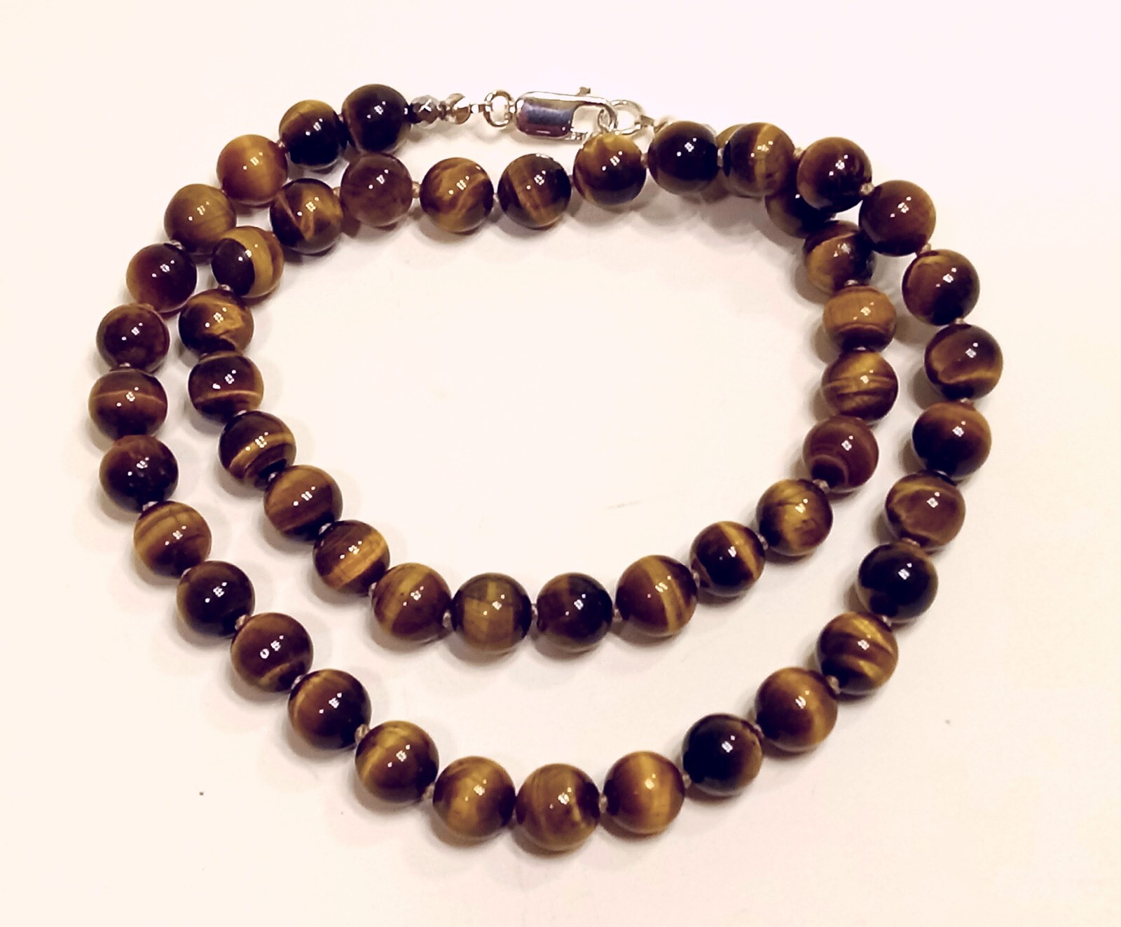 8.0 mm TIGER EYE NECK 19″ Vibrant Golden Honey Color. Sterling Clasp. KNOTTED