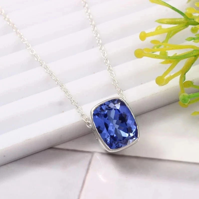 15 CT Natural Blue Sapphire Pendant in 925 Sterling Silver with Silver Chain